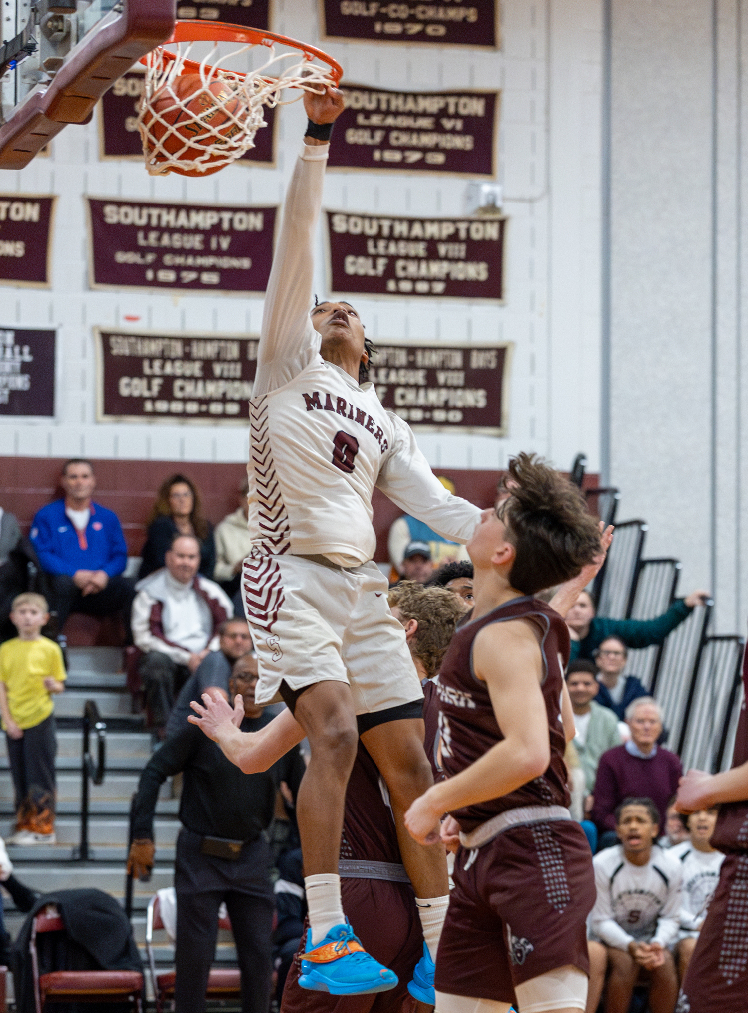 Naevon Williams lands a one-handed dunk late in the third quarter.   RON ESPOSITO/SOUTHAMPTON SCHOOL DISTRICT