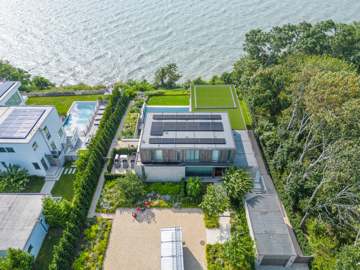 Since January of 2024, this Sag Harbor home has reduced a total of 17.3 tons of CO2. It's energy production since installation is equivalent to 290 trees planted and 2.09 million cellphones charged. ELEMENT ENERGY LLC