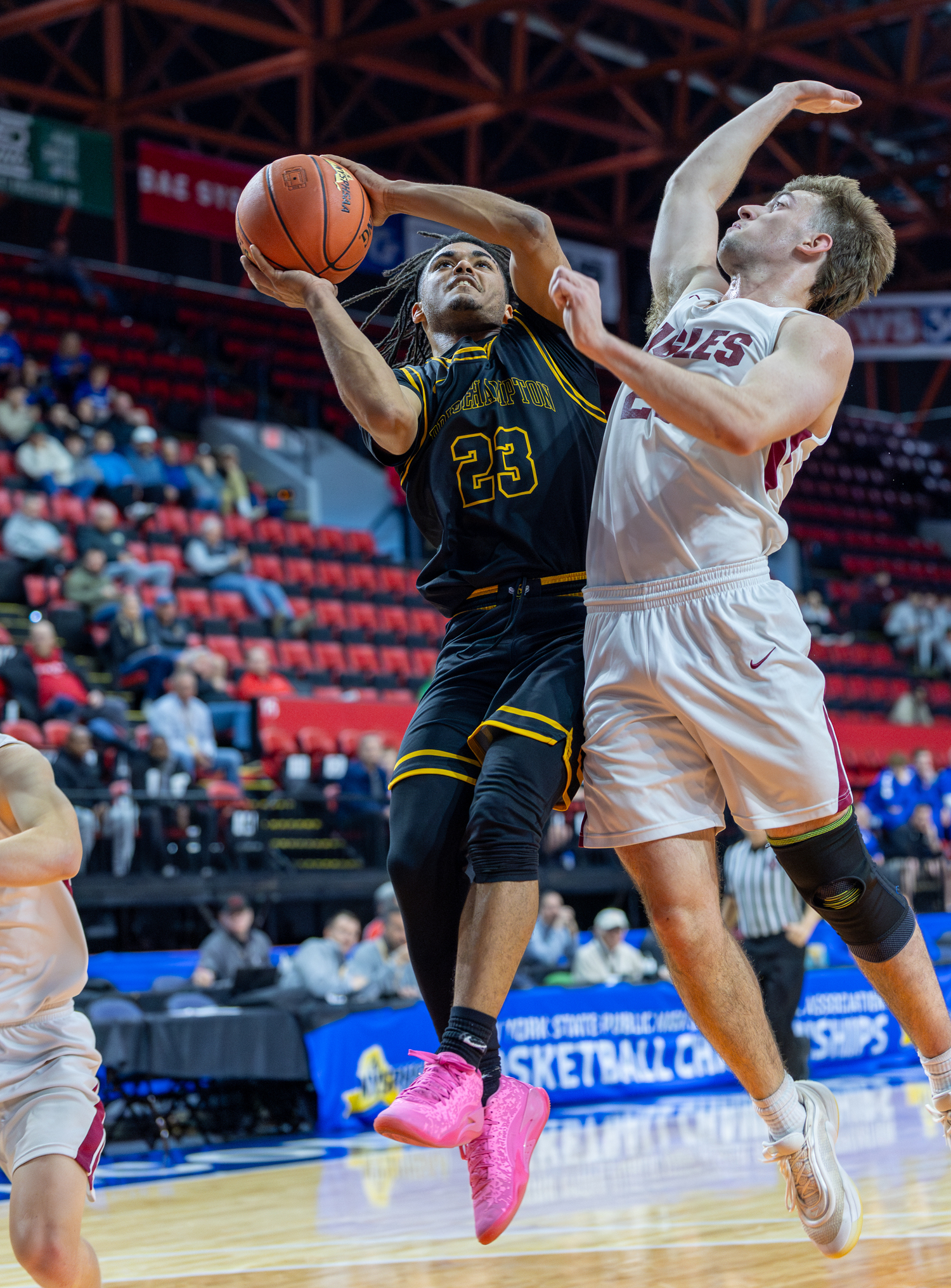 Jaylen Harding goes up to score.   RON ESPOSITO