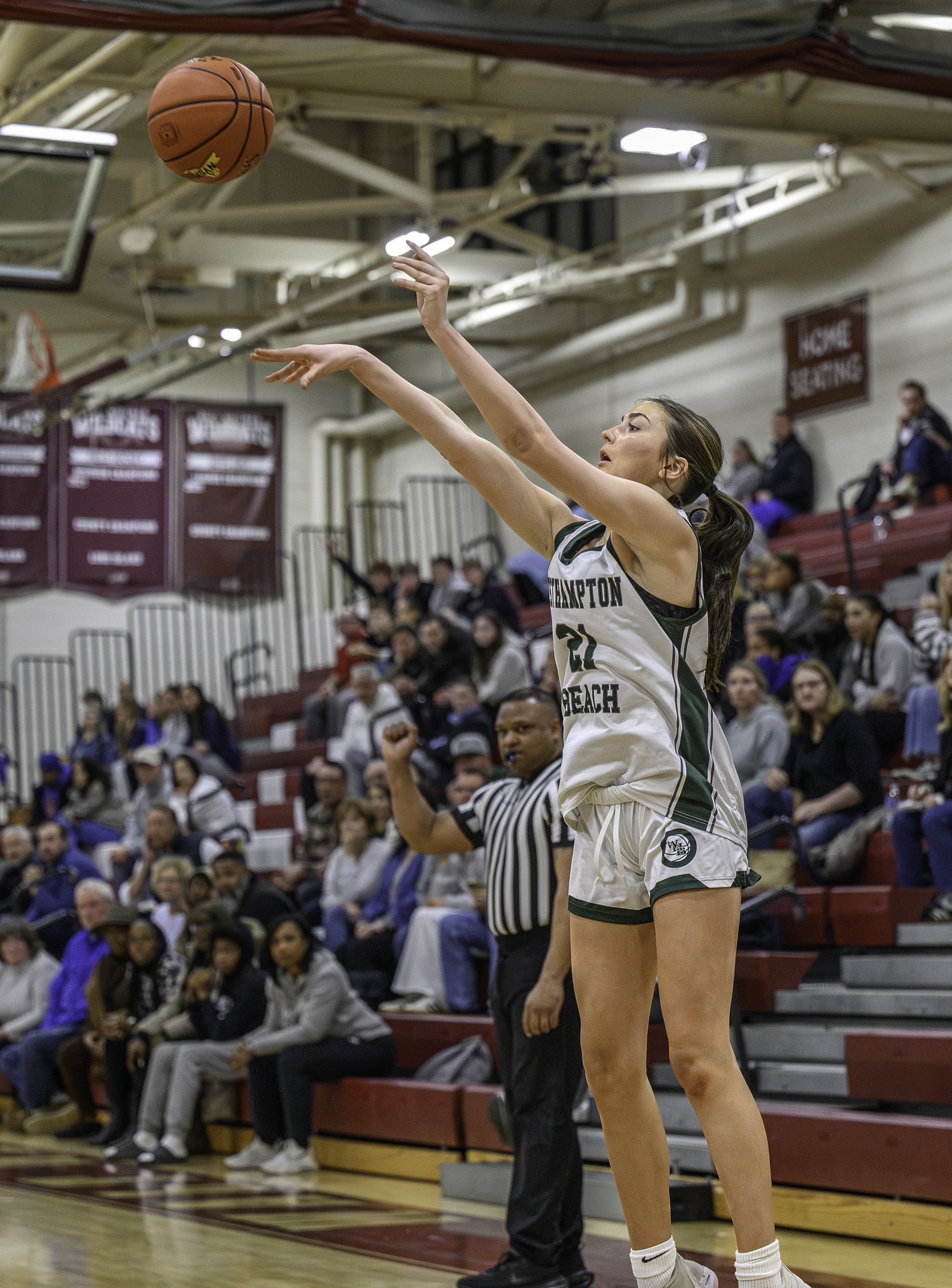 Freshman forward Chloe Blowes shoots. MARIANNE BARNETT