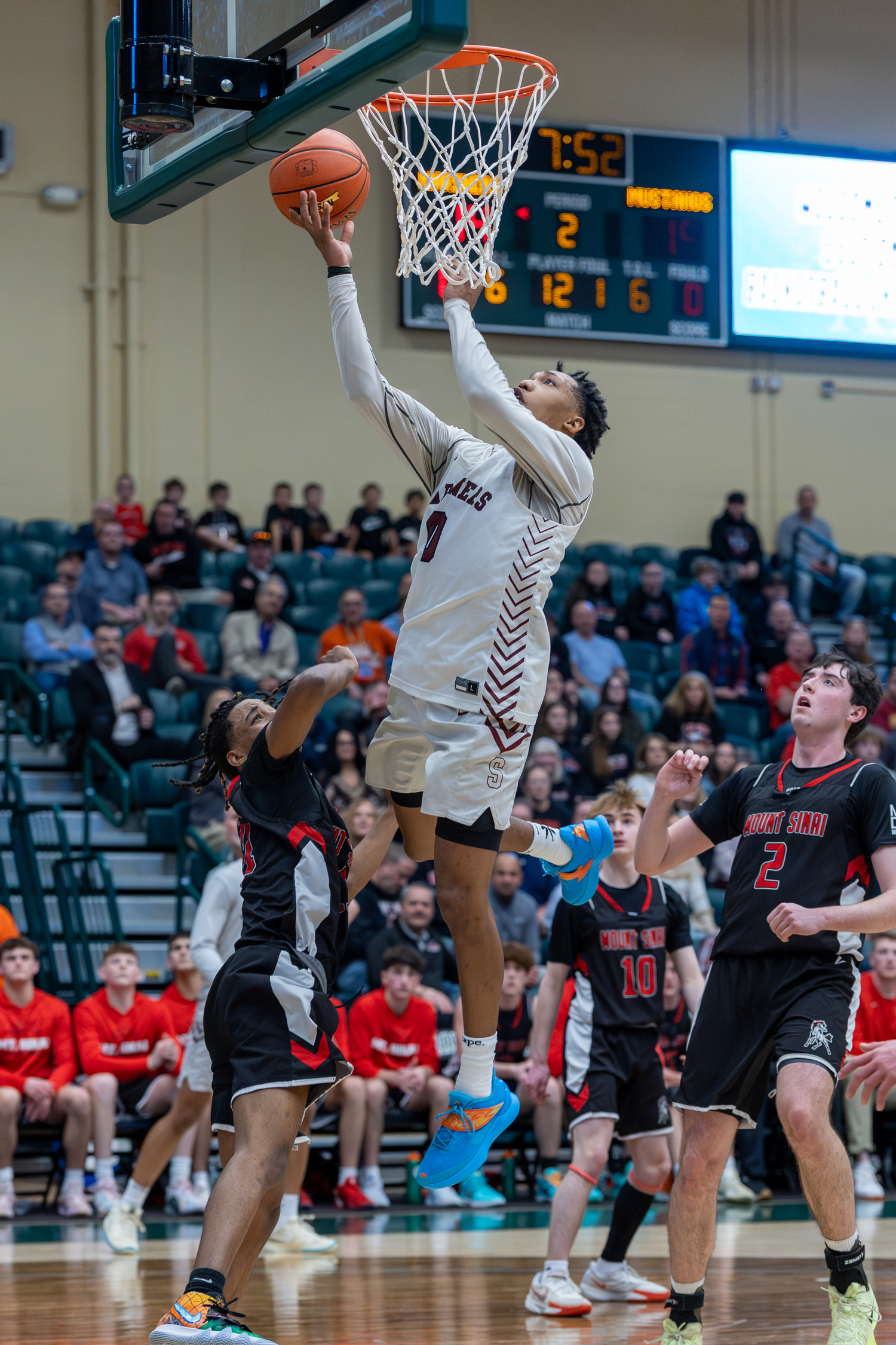 Naevon Williams scores.   RON ESPOSITO