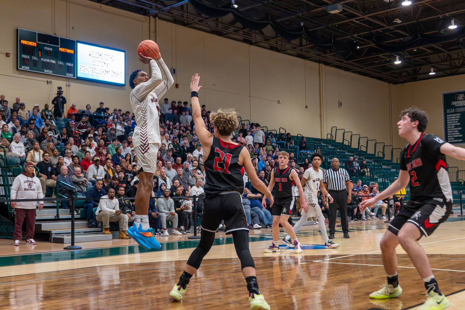 Southampton senior Naevon Williams spots up a jumper on the wing.   RON ESPOSITO