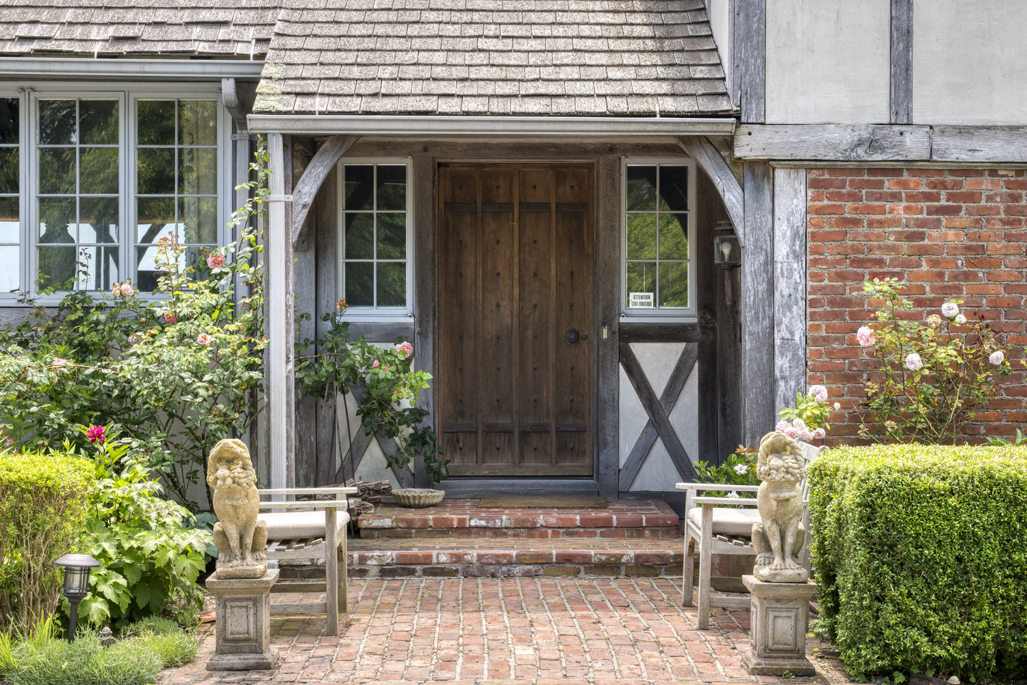 12 Further Lane in East Hampton sold in an off-market transaction.  COURTESY DOUGLAS ELLIMAN