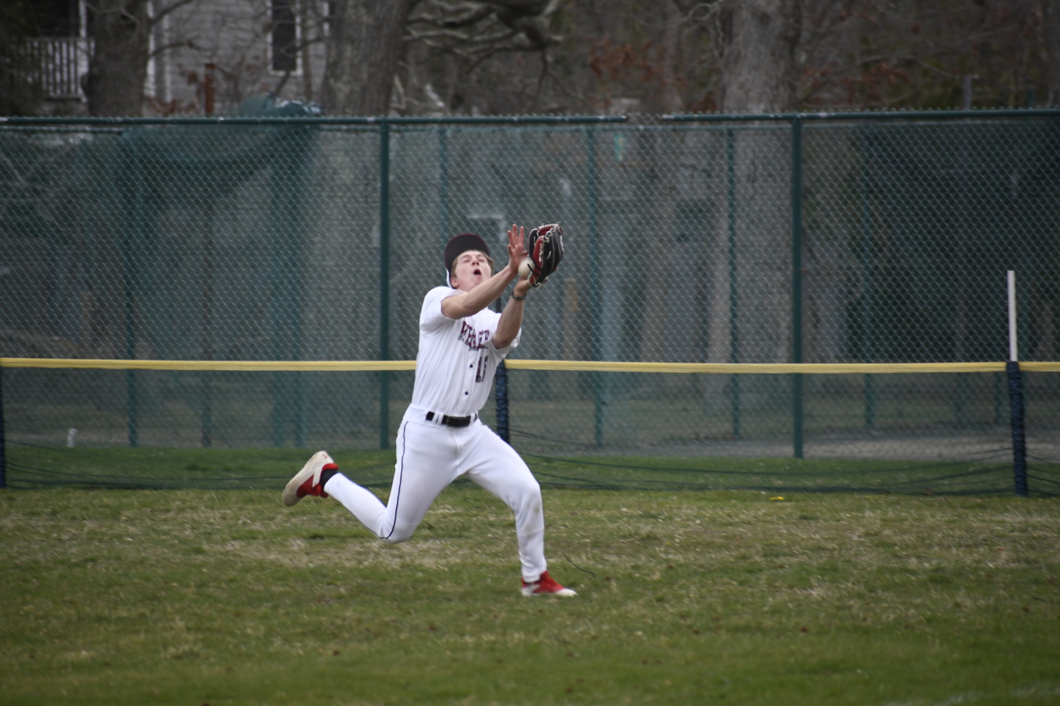 Michael Newmark? makes a catch in right field.   DREW BUDD