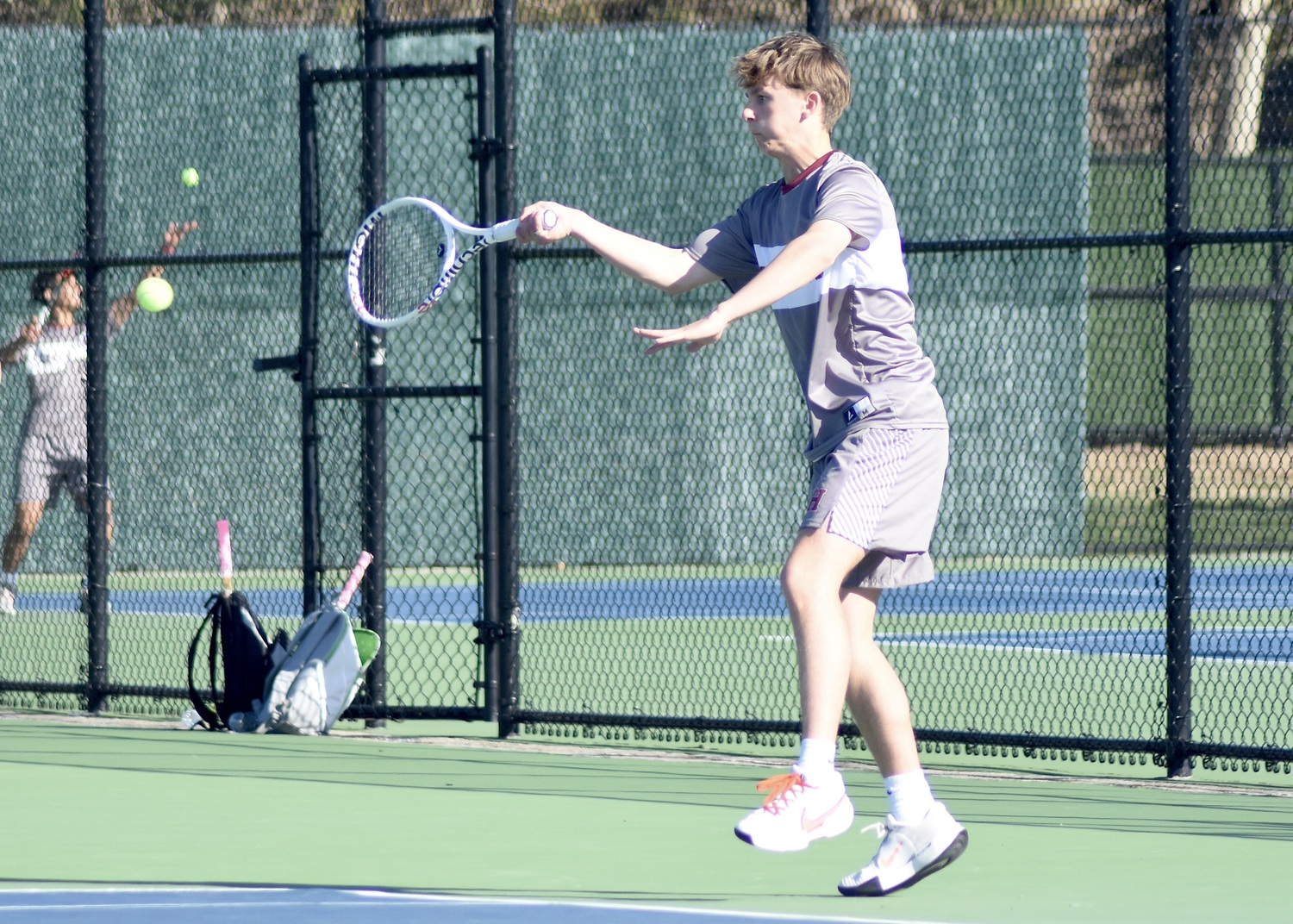 Senior C.J. Baumrind keeps the point alive. DESIRÉE KEEGAN
