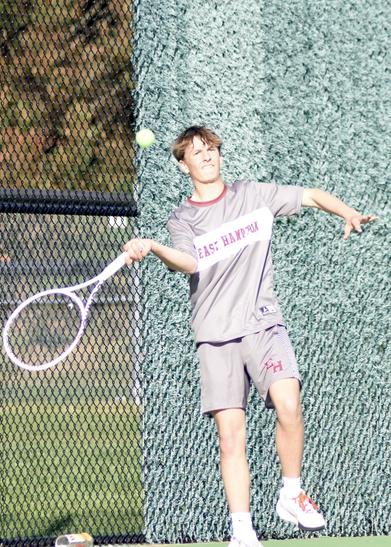 Senior C.J. Baumrind returns a serve. DESIRÉE KEEGAN
