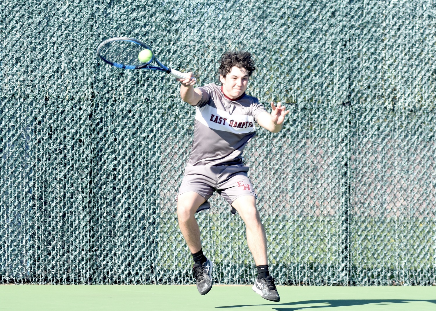 Senior Henry Cooper rallies. DESIRÉE KEEGAN