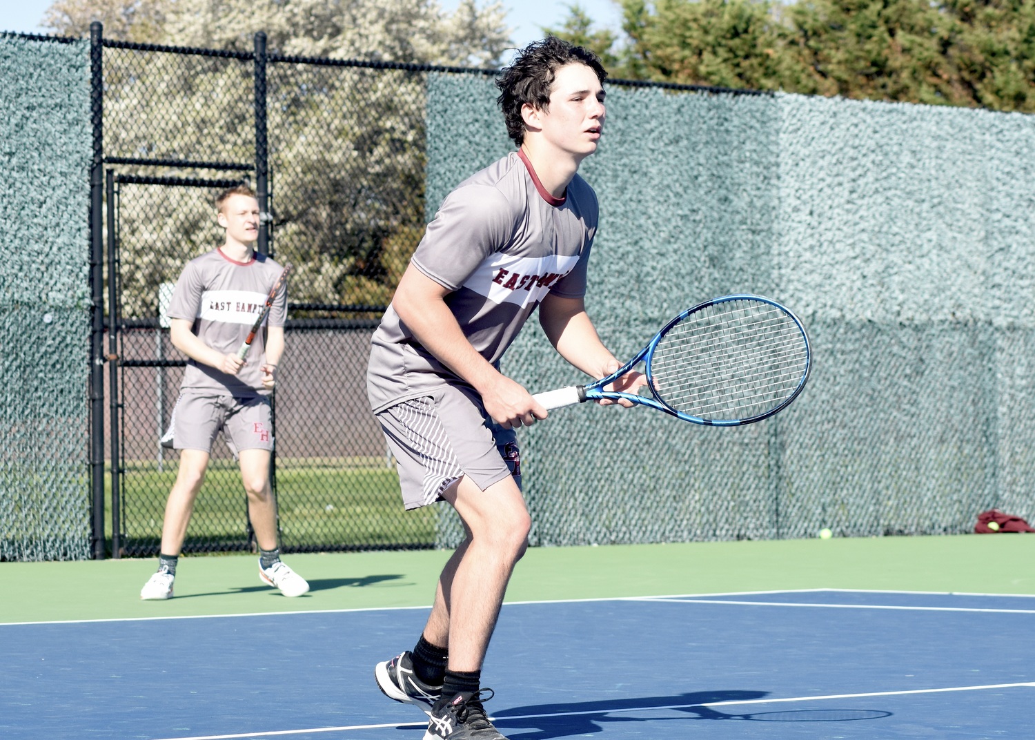 Seniors Kiefer Mitchell and Henry Cooper wait for a serve. DESIRÉE KEEGAN