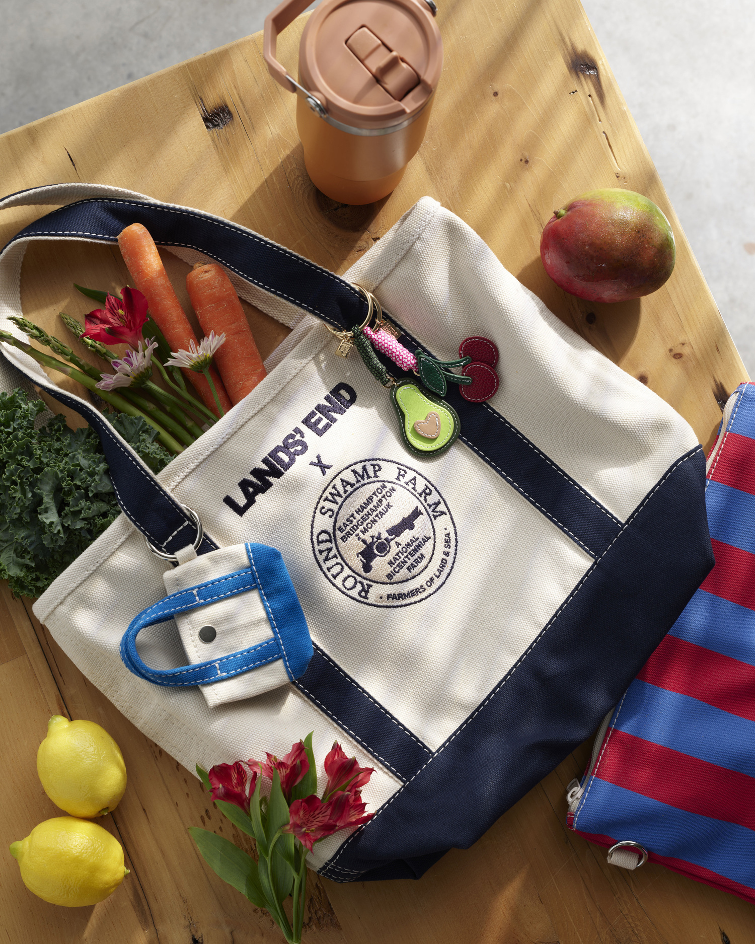 Lands’ End is teaming up with Round Swamp Farm this weekend to give away limited-edition canvas totes.