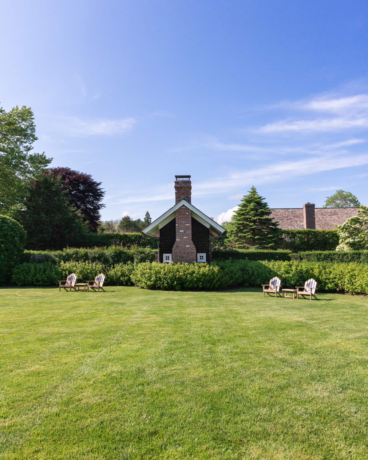 The Reform Club in Amagansett, a boutique hotel, offers privacy and relaxation to its guests, as well as many services like in-room dining and fitness classes on its expansive outdoor premises. THOMAS JOHN PHOTOGRAPHY