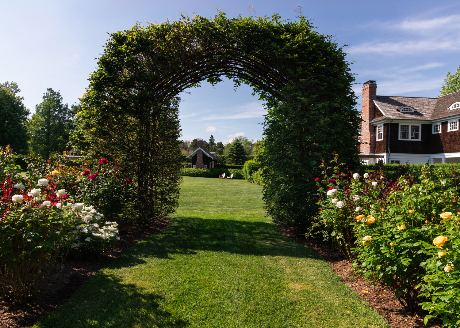 The Reform Club in Amagansett, a boutique hotel, offers privacy and relaxation to its guests, as well as many services like in-room dining and fitness classes on its expansive outdoor premises. THOMAS JOHN PHOTOGRAPHY