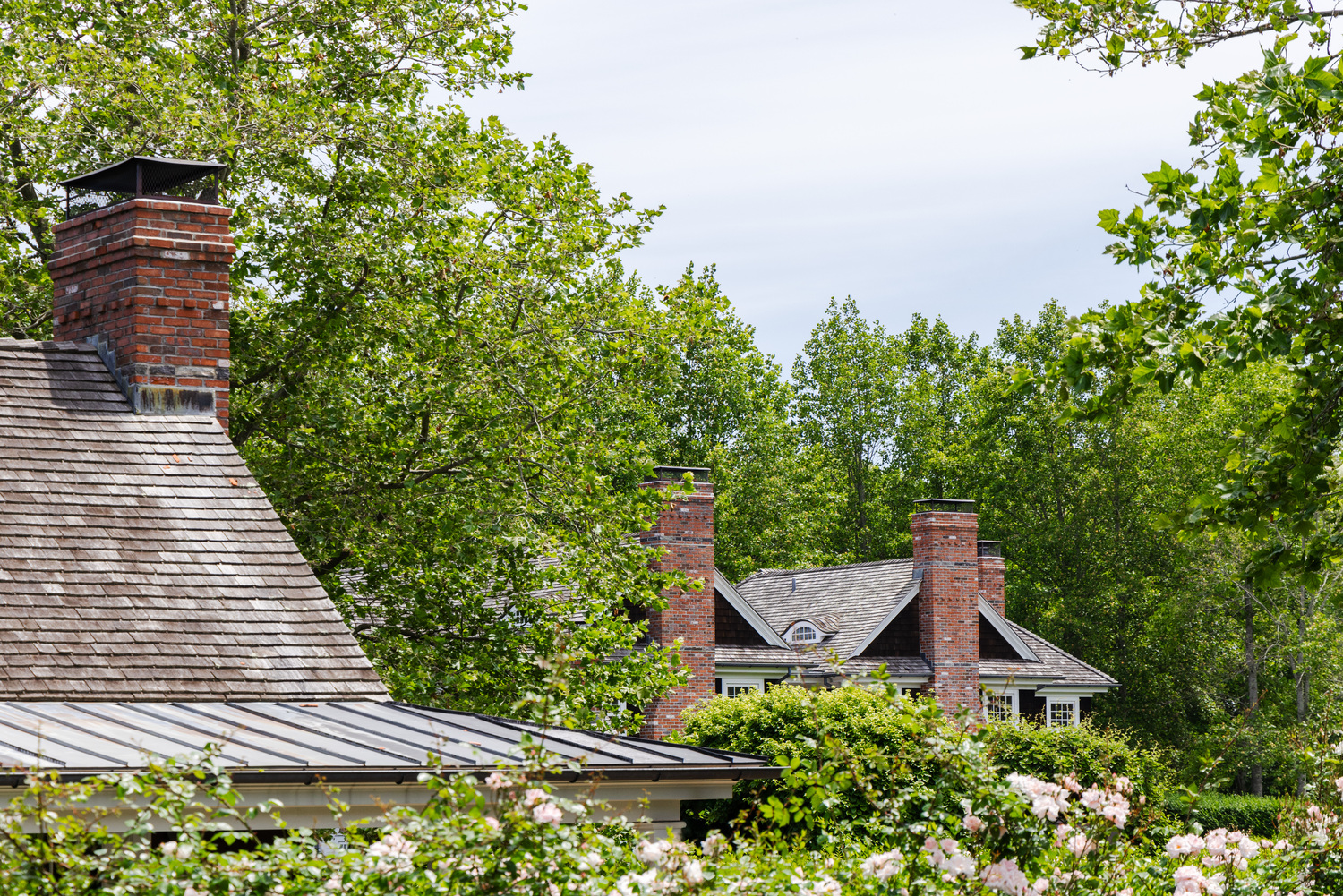 The Reform Club in Amagansett, a boutique hotel, offers privacy and relaxation to its guests, as well as many services like in-room dining and fitness classes on its expansive outdoor premises. THOMAS JOHN PHOTOGRAPHY