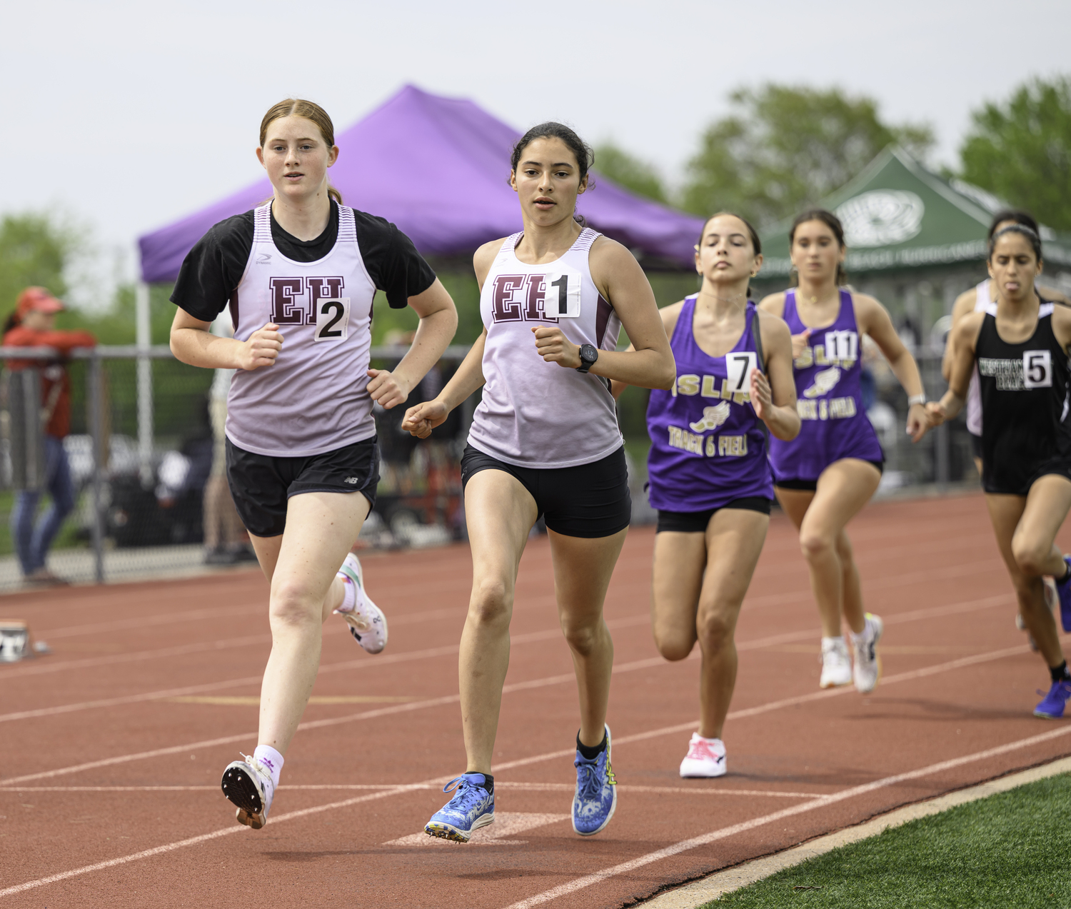 Josie Mott, left, and Laura Martinez in the freshman/sophomore 1,500-meter race. Martinez won the race with Mott finishing second.   MARIANNE BARNETT
