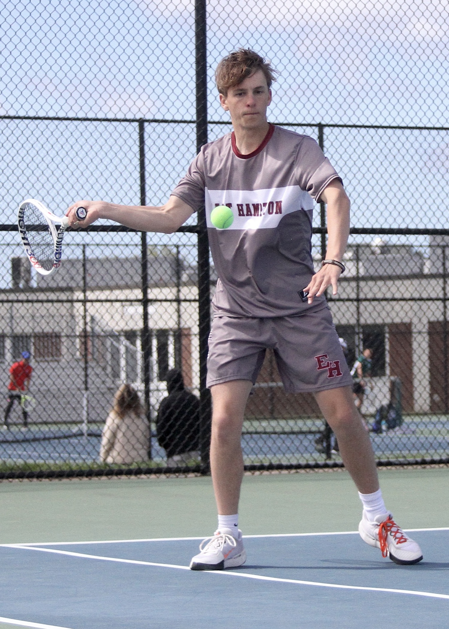 Senior C.J. Baumrind returns a serve. DESIRÉE KEEGAN