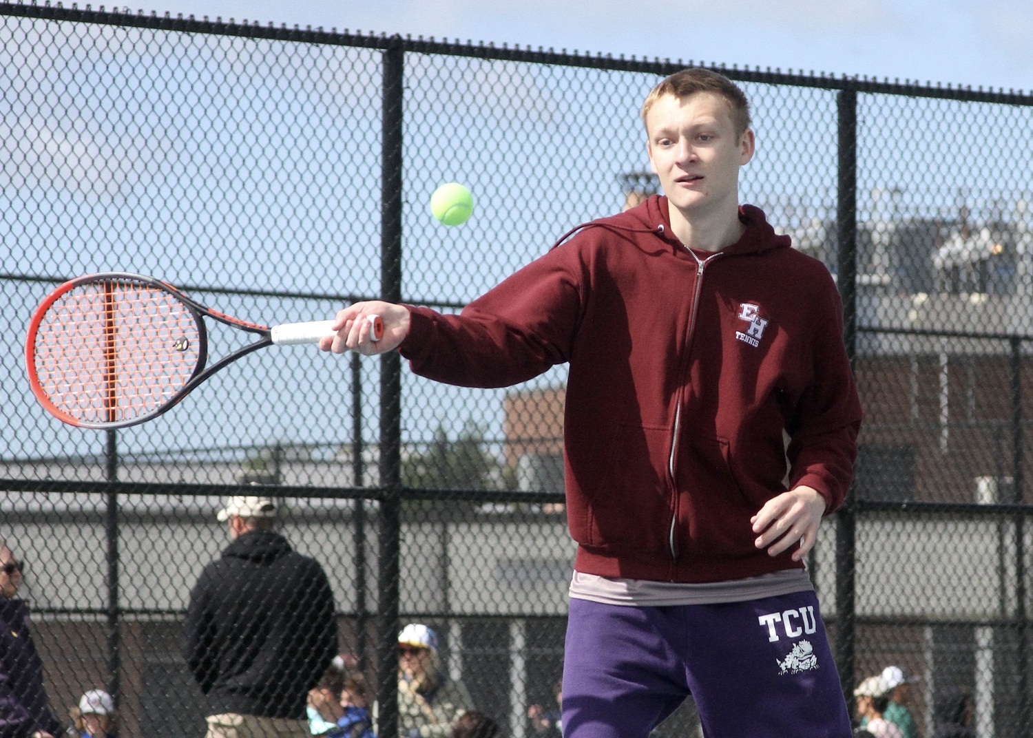 Senior Kiefer Mitchell returns a serve. DESIRÉE KEEGAN