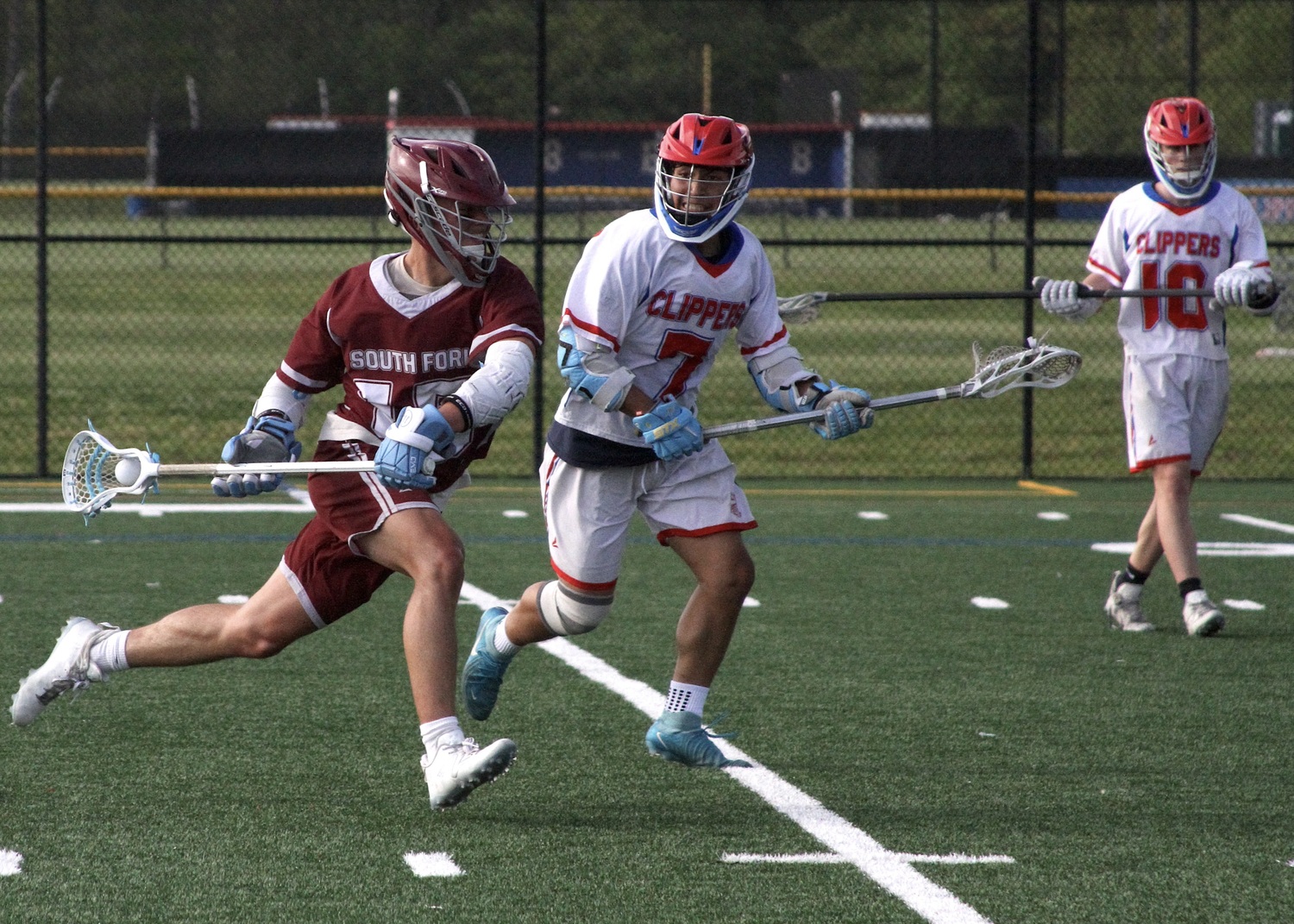 Hampton Bays sophomore Brayden Talmage moves into Bellport's zone. DESIRÉE KEEGAN
