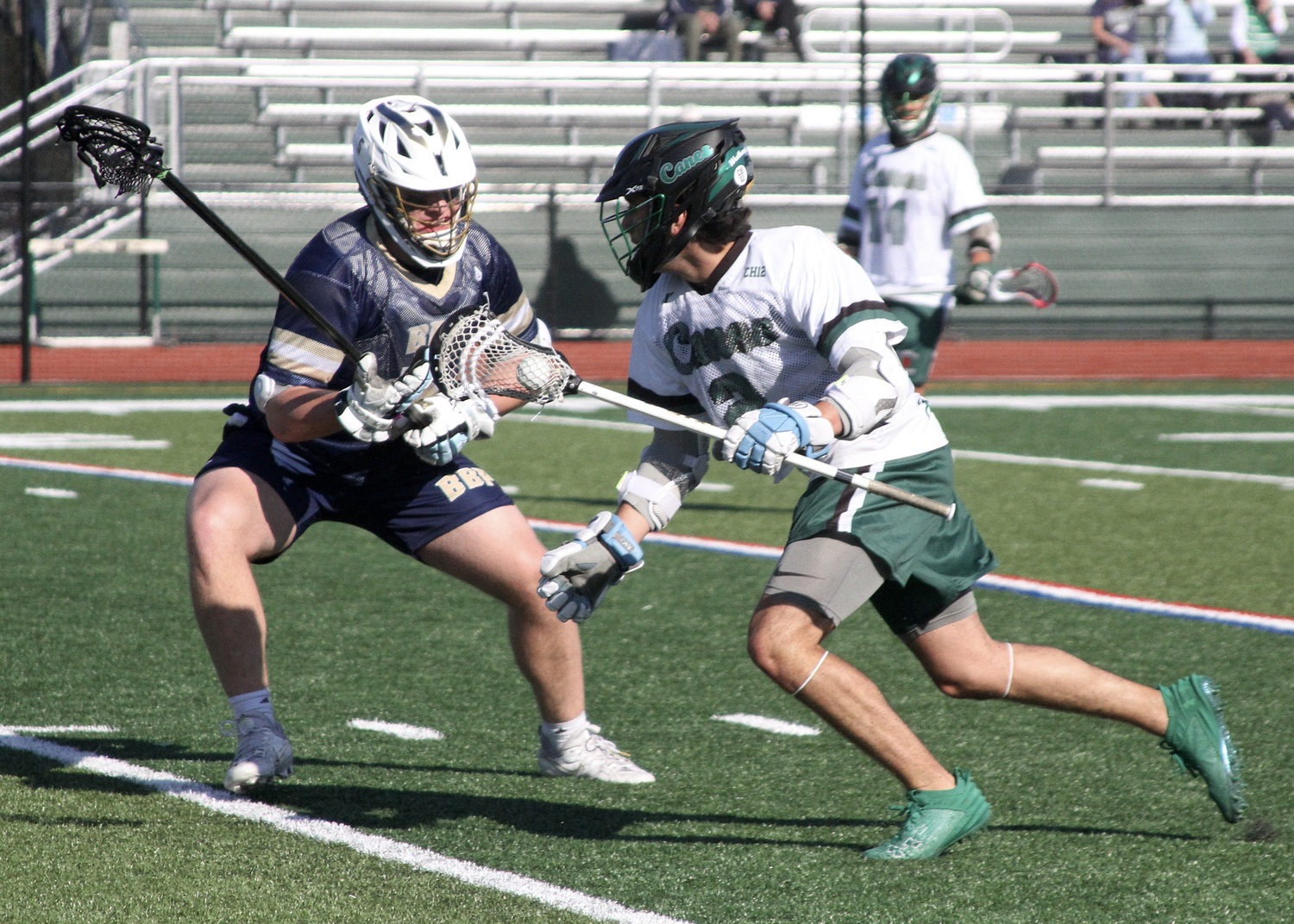 Junior Riley Maire moves into Bayport-Blue Point's zone. DESIRÉE KEEGAN