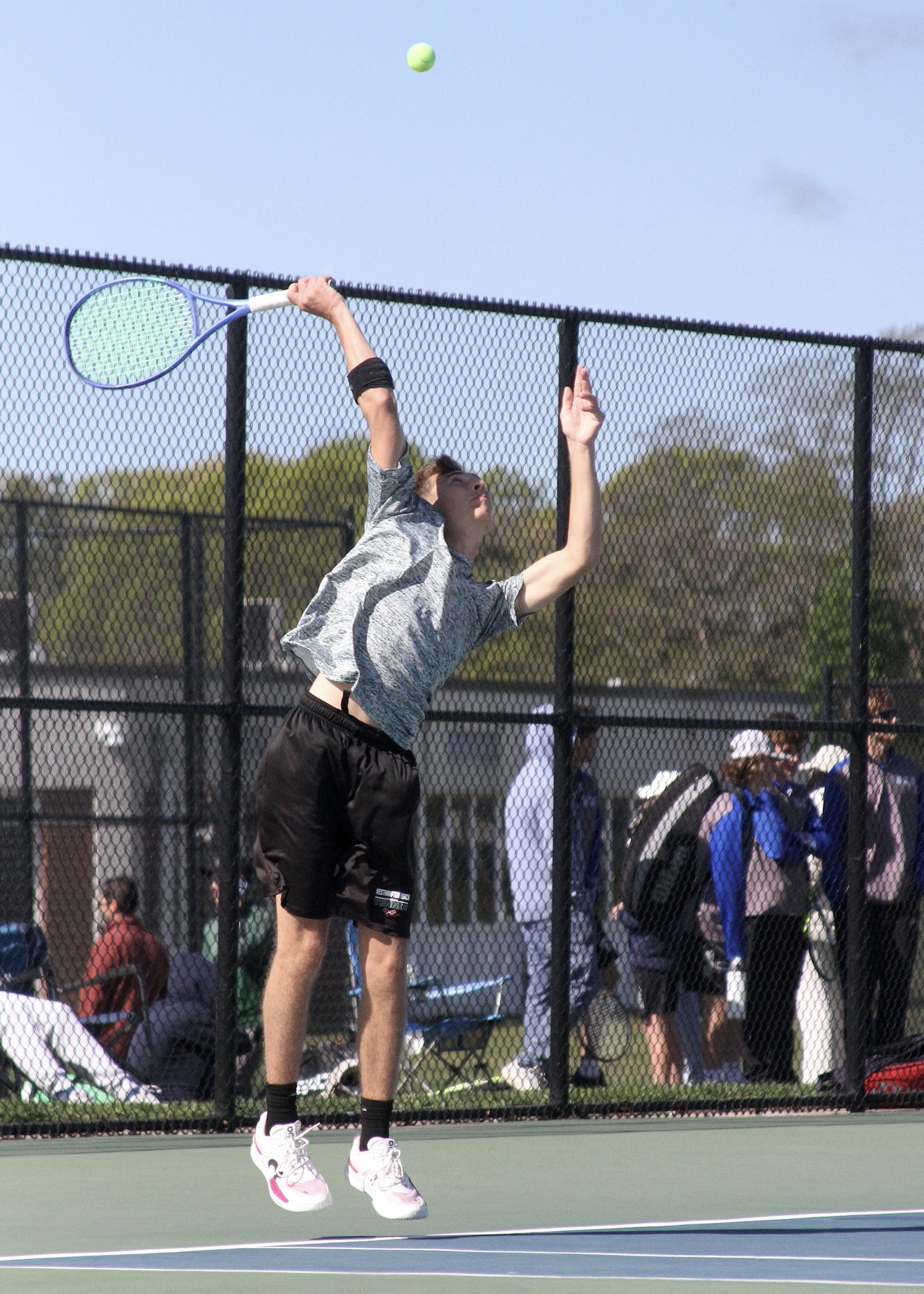 Junior Bryce Groth serves. DESIRÉE KEEGAN