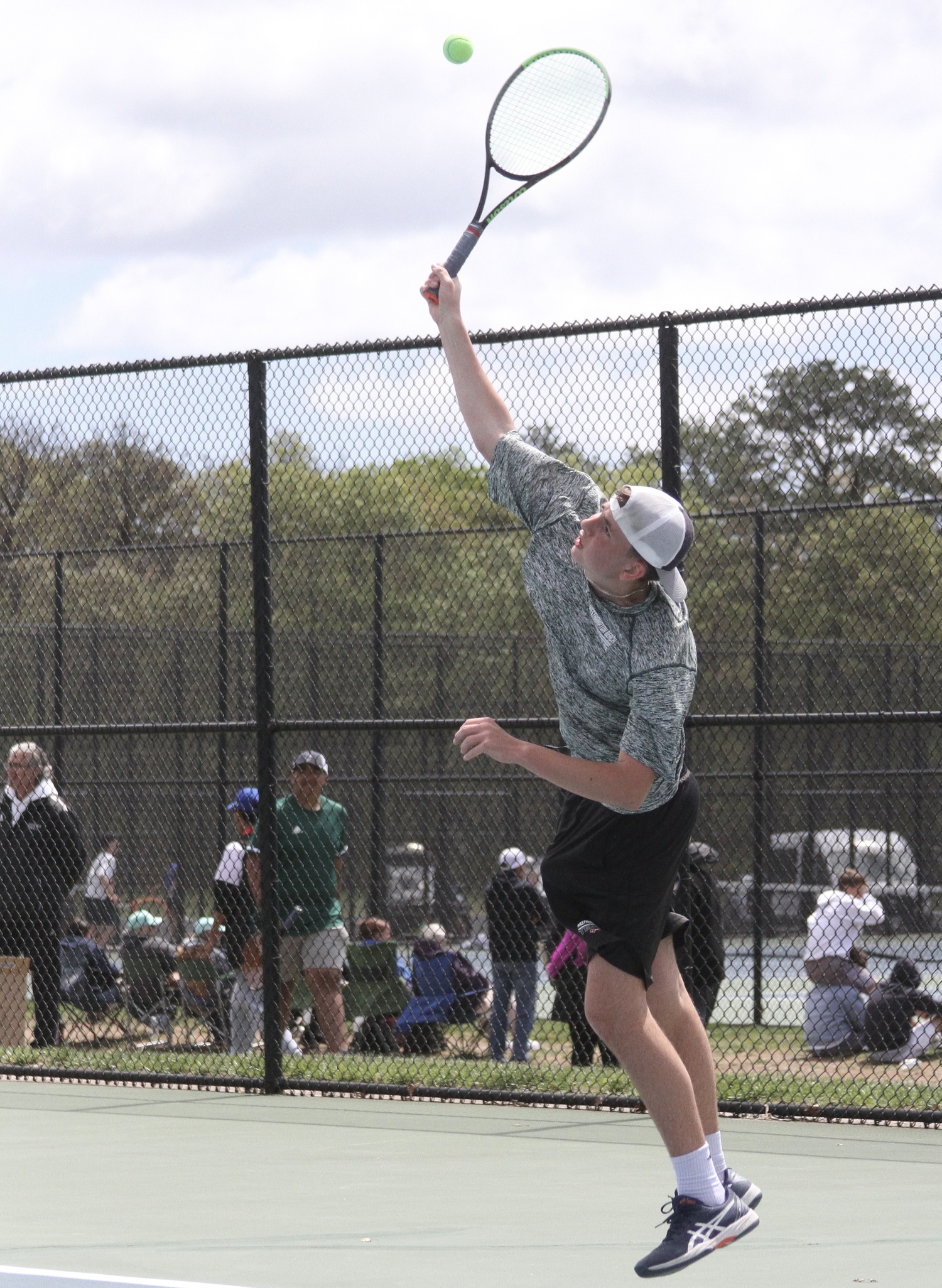 Sophomore David Meyers serves. DESIRÉE KEEGAN