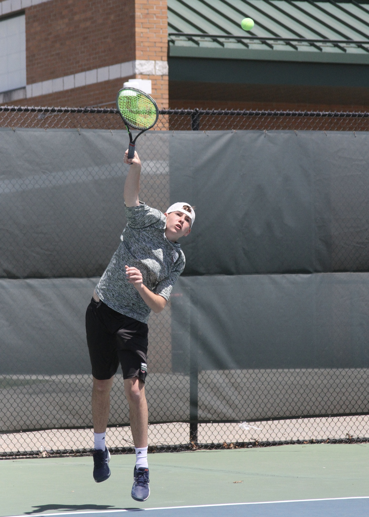 Sophomore David Meyers serves. DESIRÉE KEEGAN
