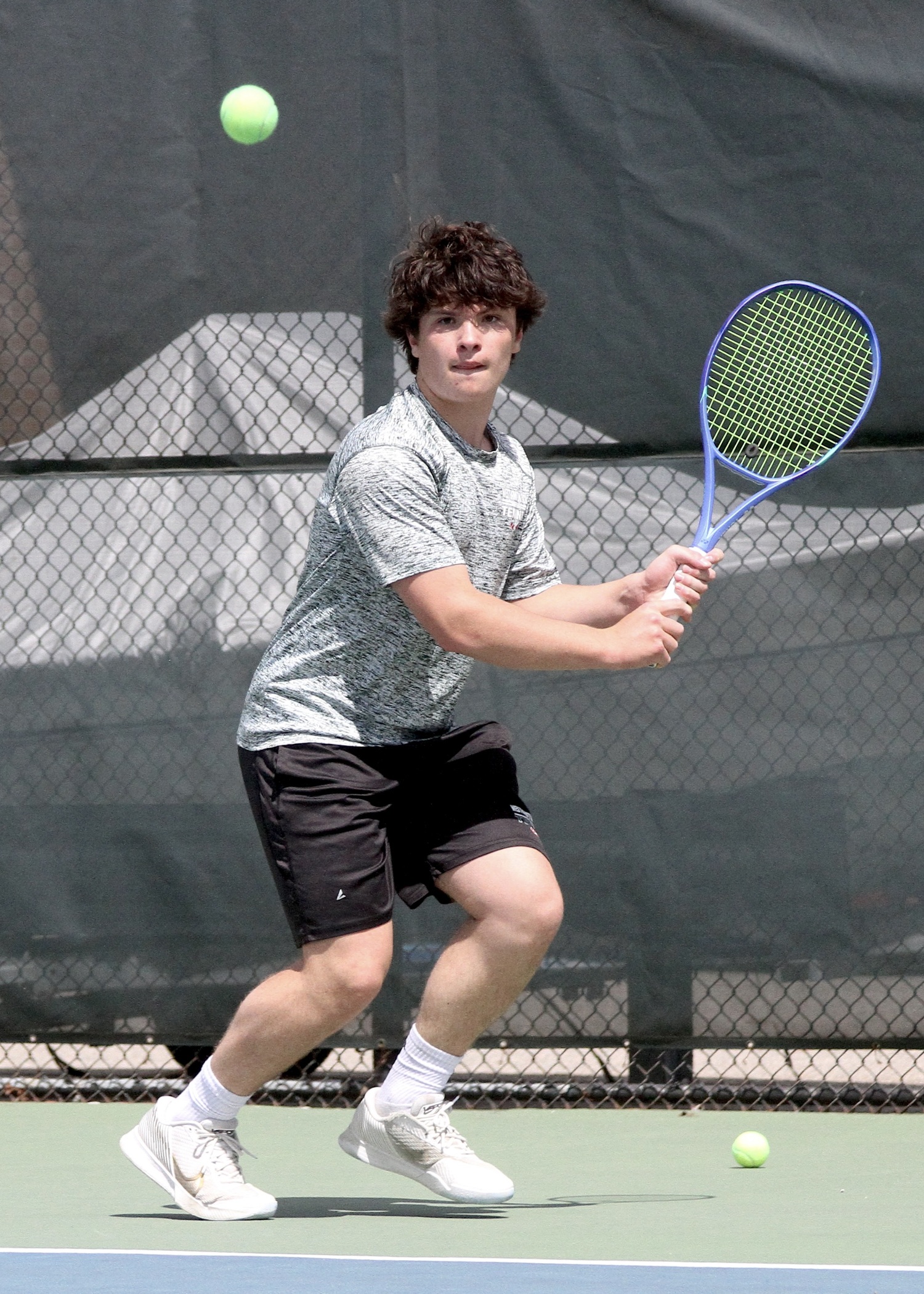 Freshman Ian Besser races to the ball from the baseline. DESIRÉE KEEGAN