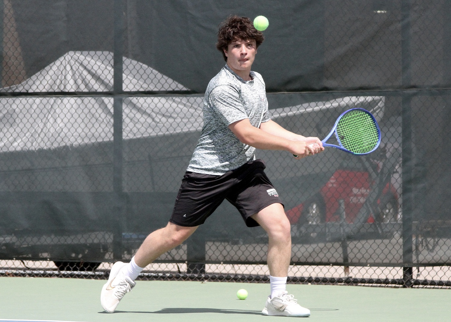 Freshman Ian Besser waits for the ball. DESIRÉE KEEGAN