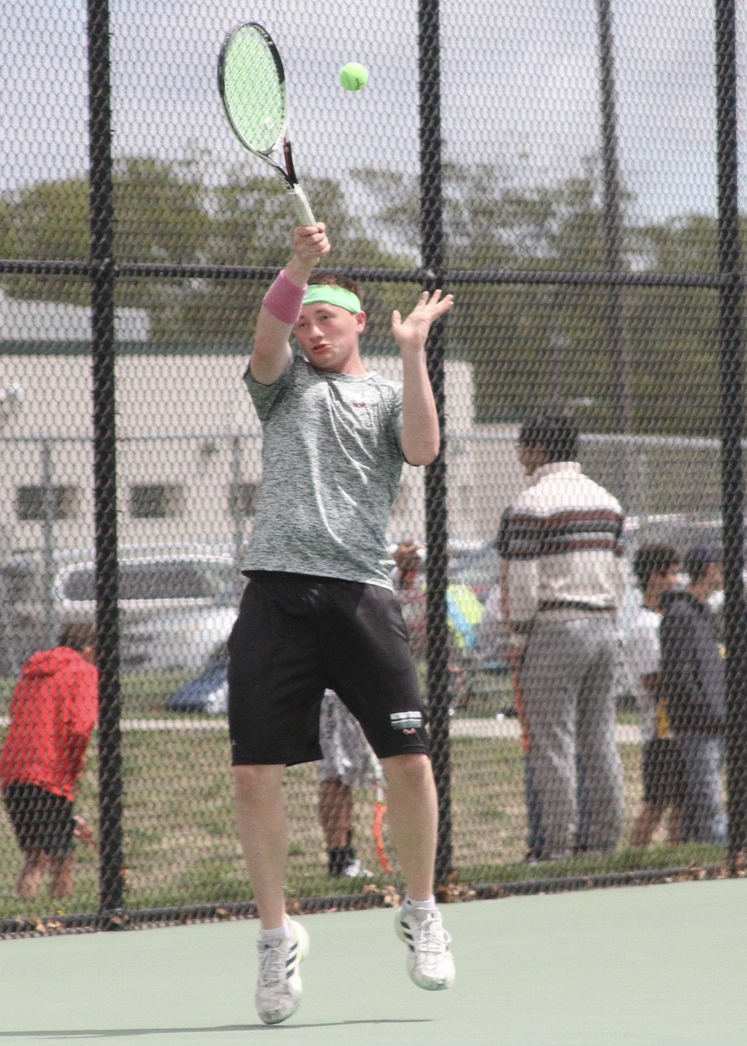 Senior Matt Moran returns the ball. DESIRÉE KEEGAN