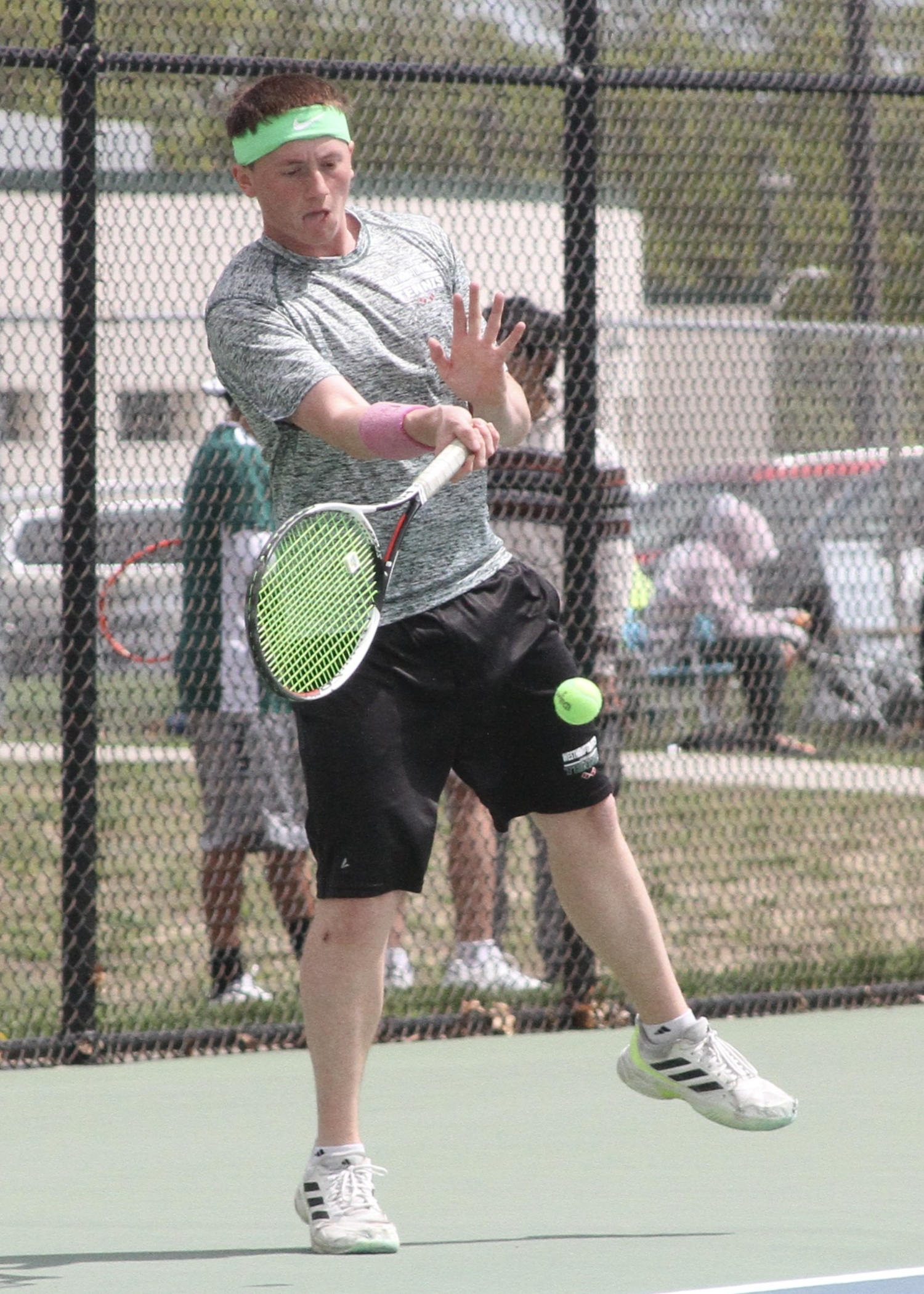 Senior Matt Moran returns a serve. DESIRÉE KEEGAN