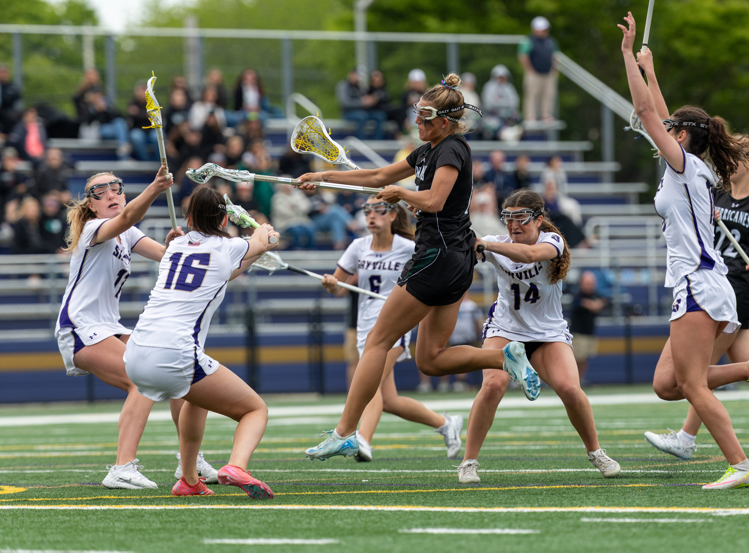 Senior midfielder Reese King shoots through traffic. RON ESPOSITO