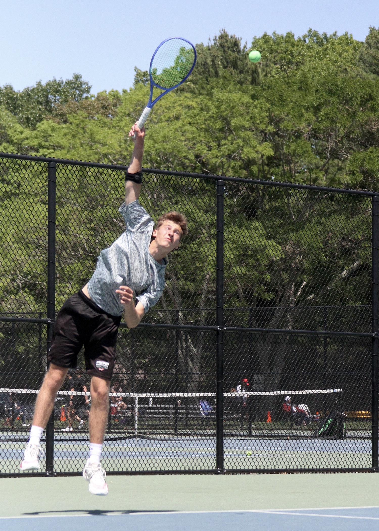Junior Bryce Groth serves. DESIRÉE KEEGAN