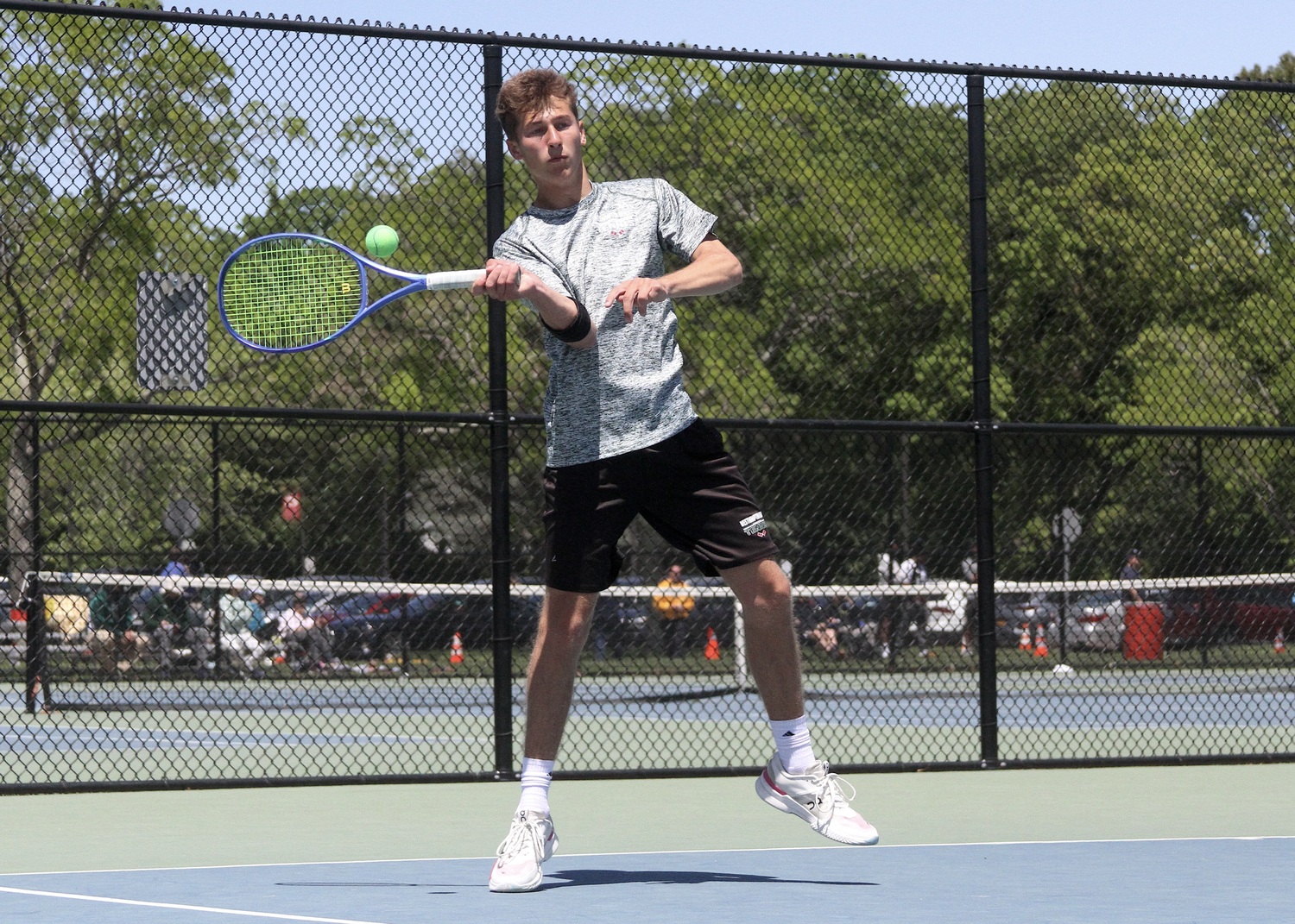 Junior Bryce Groth returns a serve. DESIRÉE KEEGAN