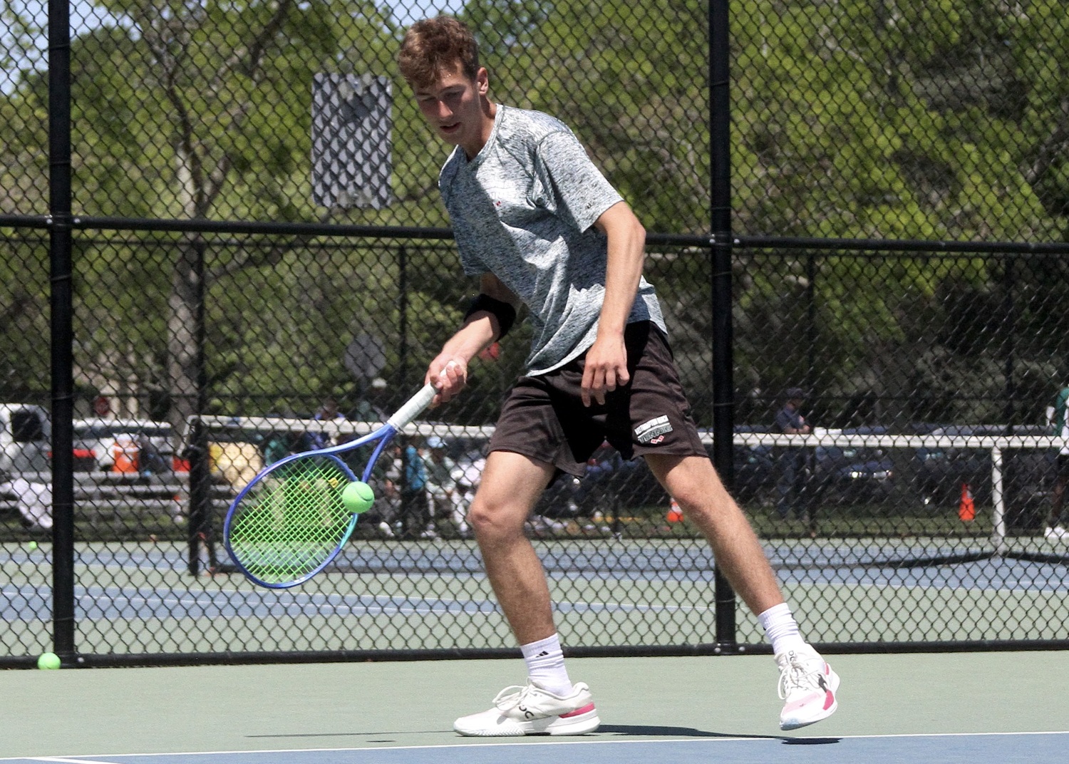 Junior Bryce Groth keeps his eyes on the ball. DESIRÉE KEEGAN