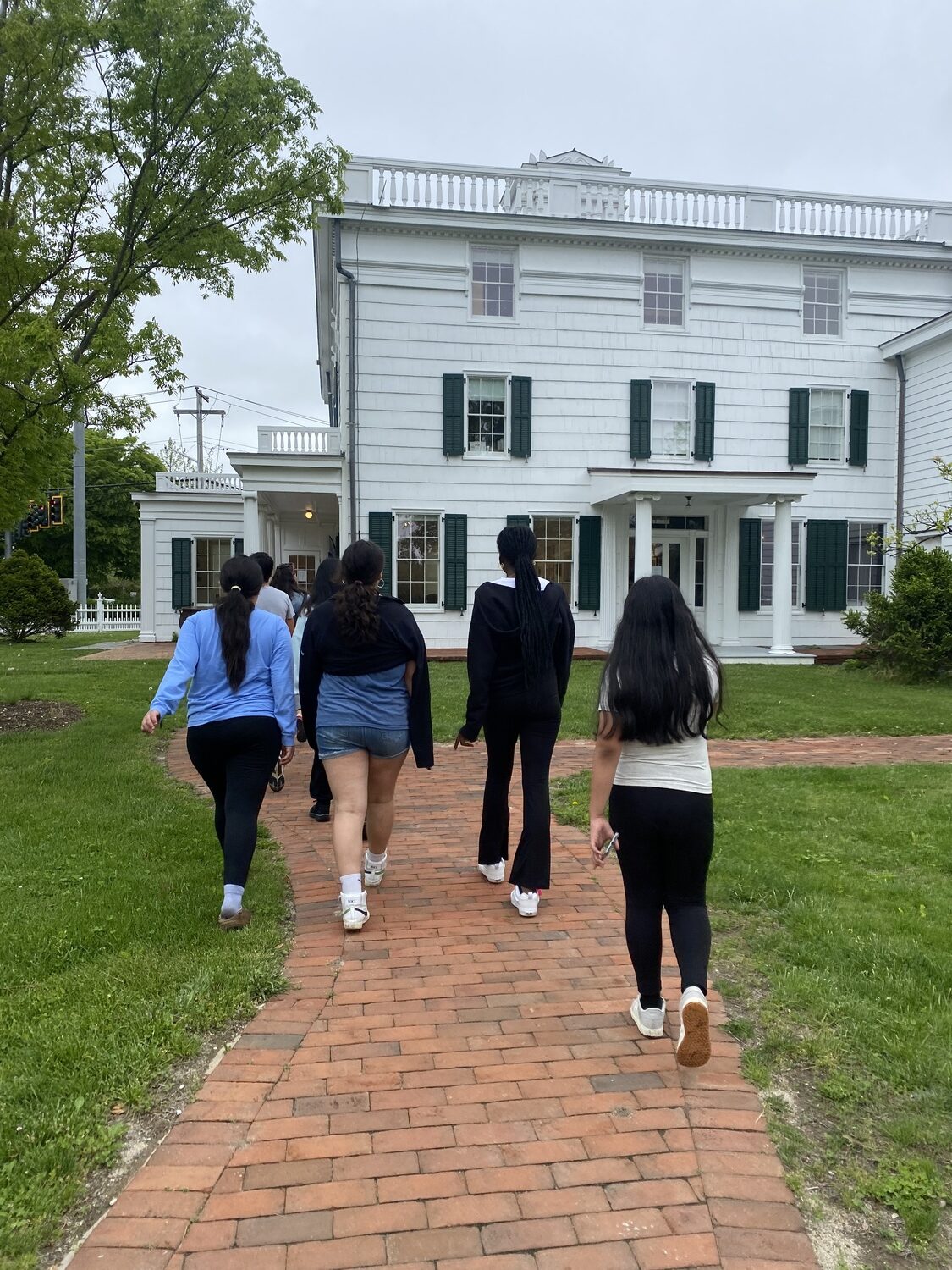 Bridgehampton School students recently walked to the historical Bridgehampton Museum for an insightful visit. COURTESY BRIDGEHAMPTON SCHOOL DISTRICT