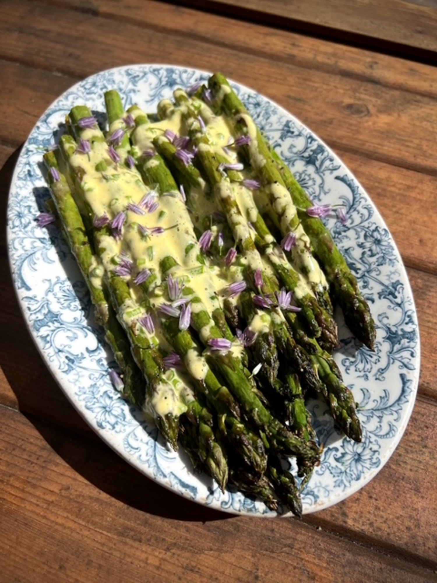 Hollandaise asparagus ROBYN HENDERSON-DIEDERIKS