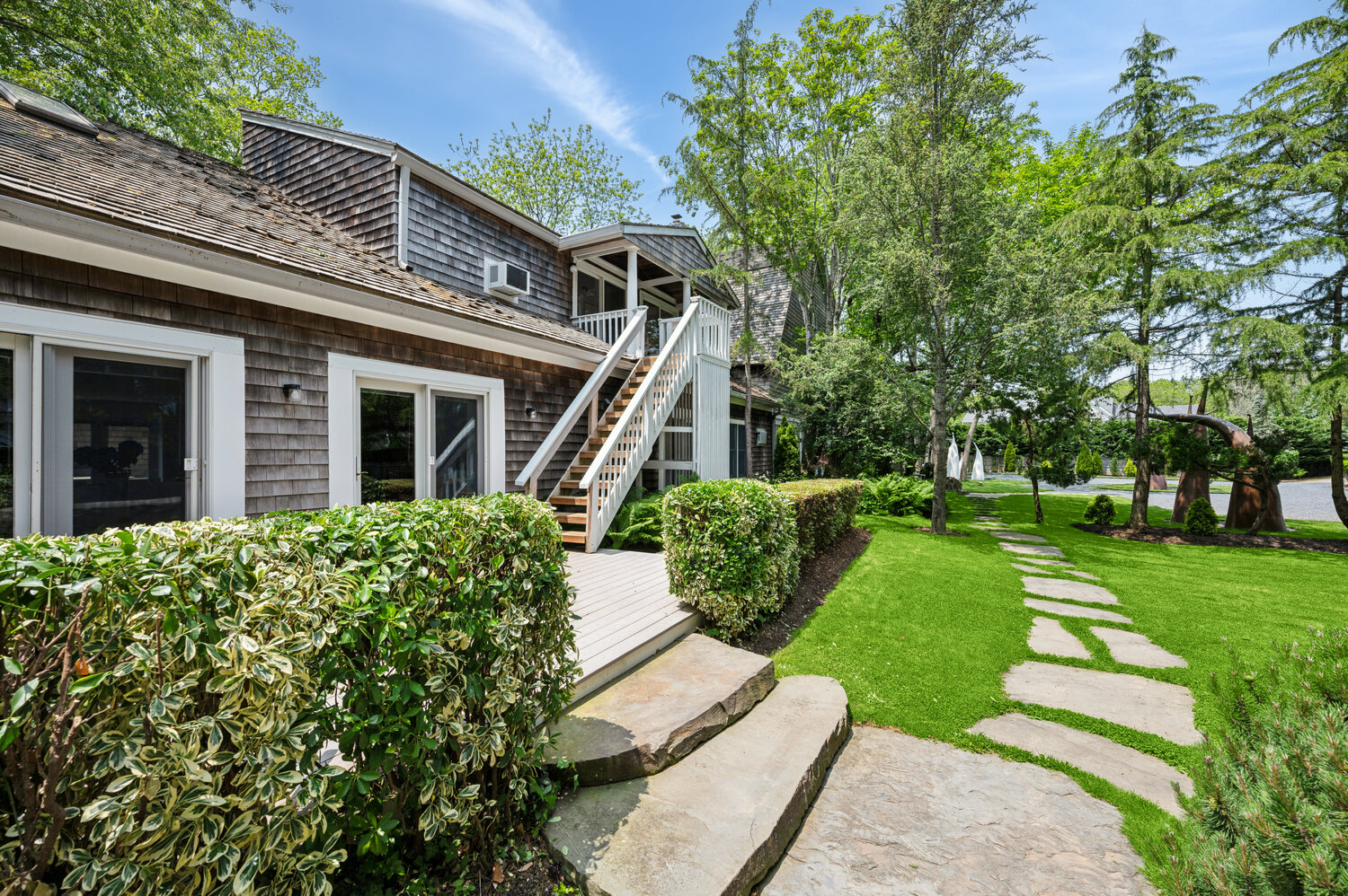 18 Flying Point Rd Southampton. MEDIA HAMPTONS FOR CORCORAN