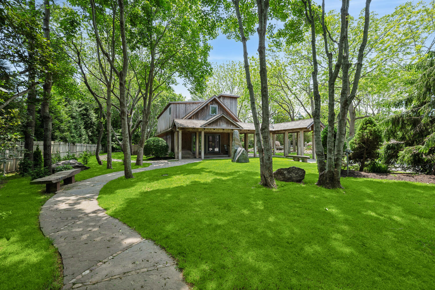 18 Flying Point Rd Southampton. MEDIA HAMPTONS FOR CORCORAN