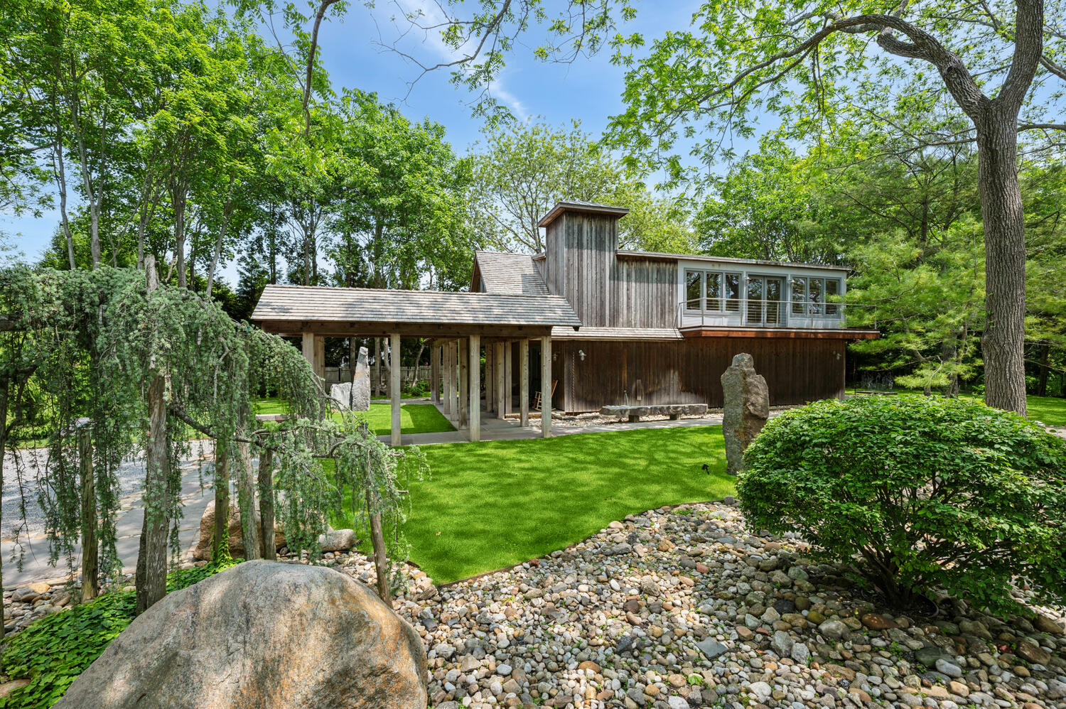 18 Flying Point Rd Southampton. MEDIA HAMPTONS FOR CORCORAN