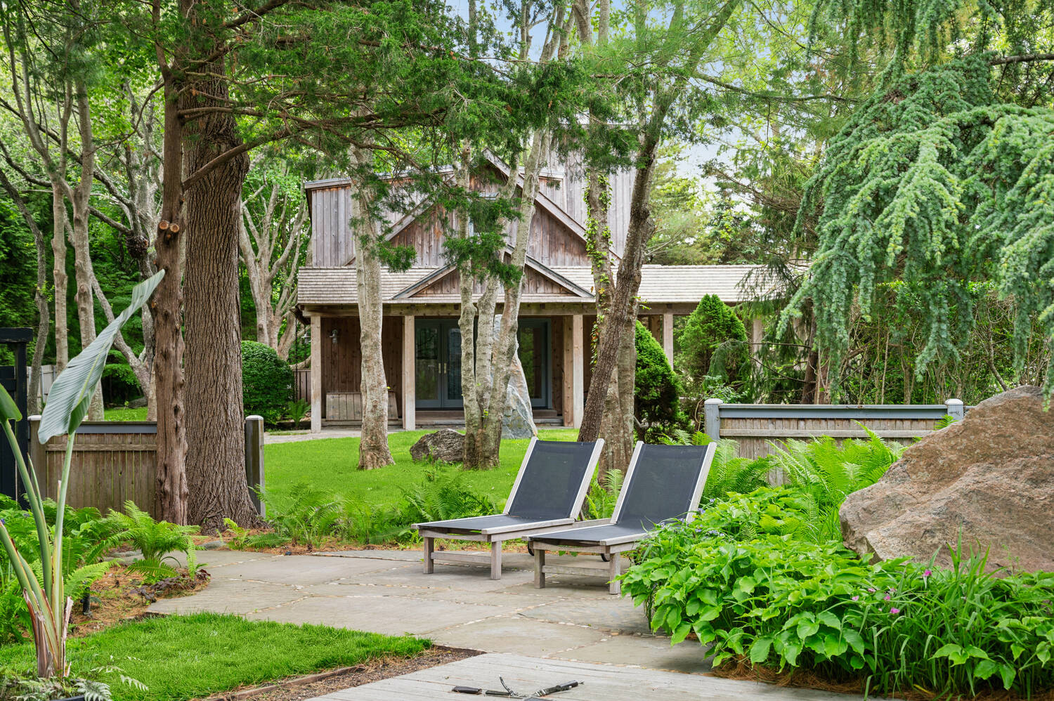 18 Flying Point Rd Southampton. MEDIA HAMPTONS FOR CORCORAN
