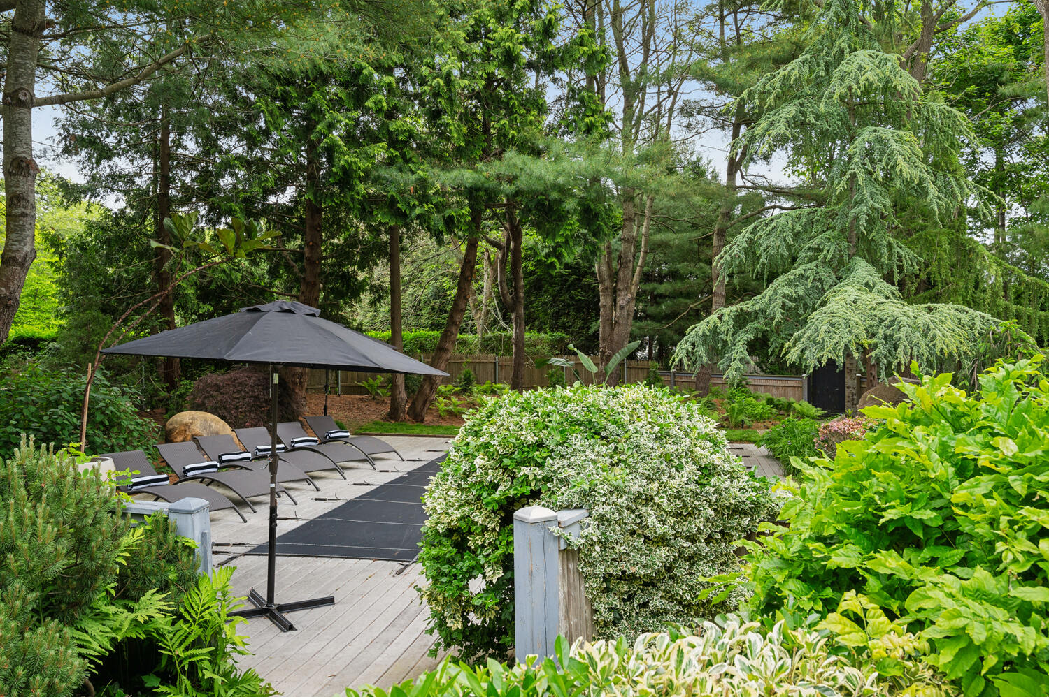 18 Flying Point Rd Southampton. MEDIA HAMPTONS FOR CORCORAN