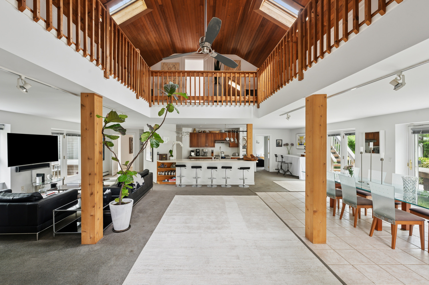 18 Flying Point Rd Southampton. MEDIA HAMPTONS FOR CORCORAN