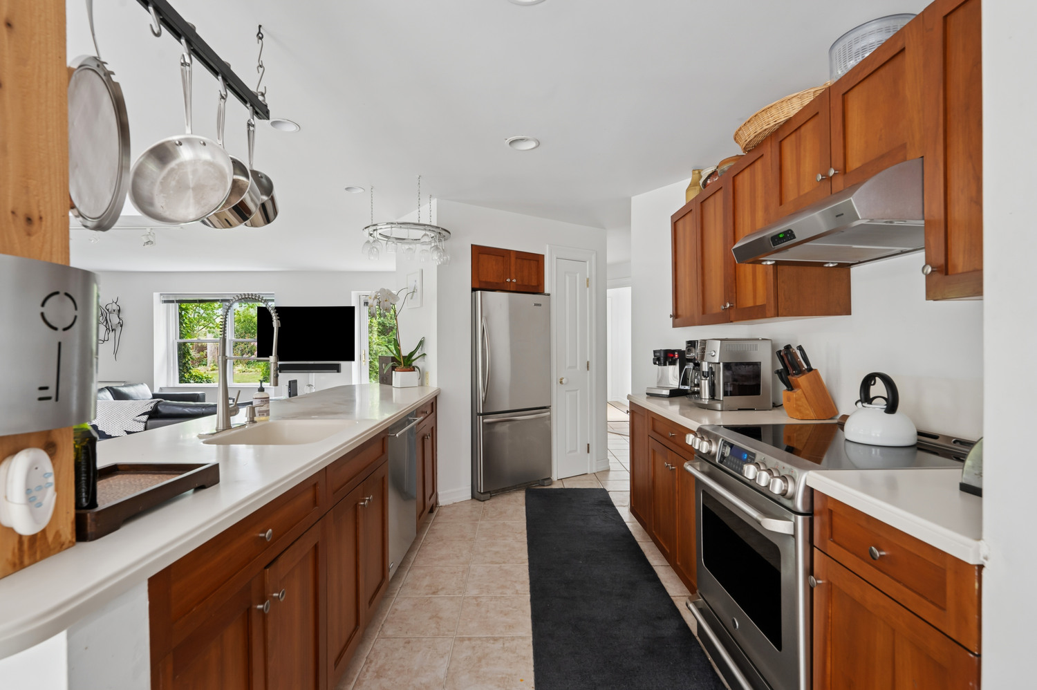 18 Flying Point Rd Southampton. MEDIA HAMPTONS FOR CORCORAN