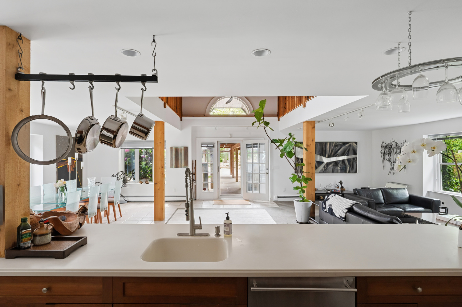 18 Flying Point Rd Southampton. MEDIA HAMPTONS FOR CORCORAN