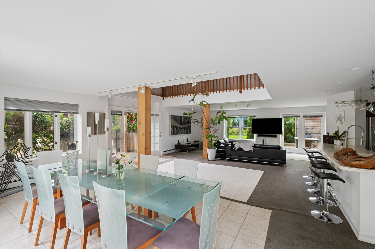 18 Flying Point Rd Southampton. MEDIA HAMPTONS FOR CORCORAN