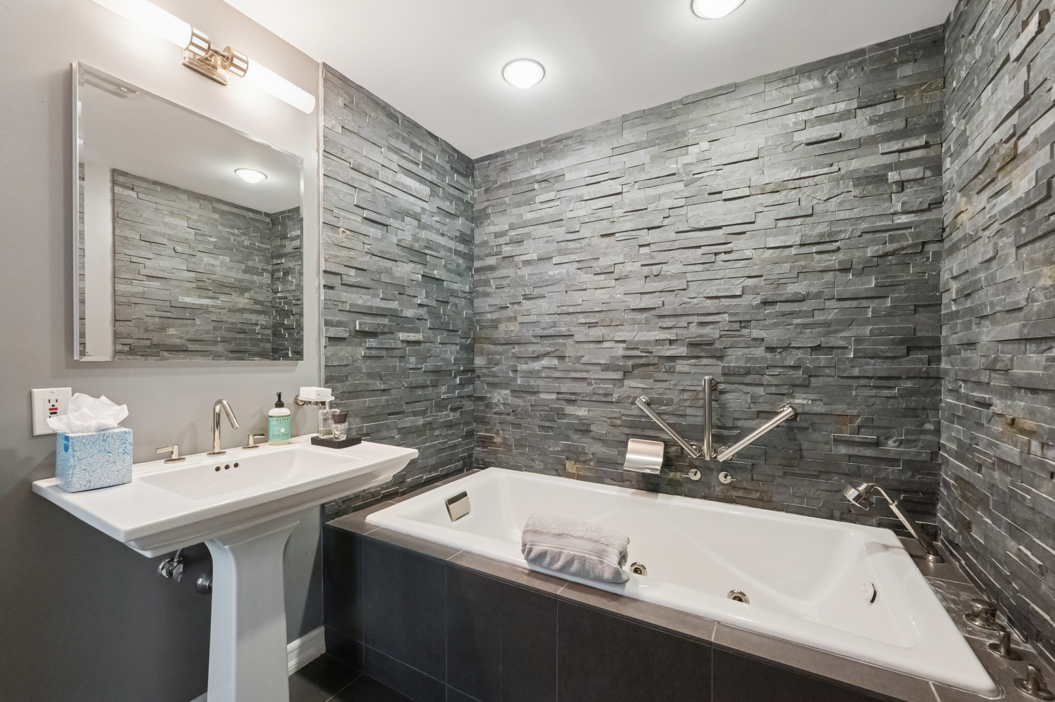 18 Flying Point Rd Southampton. MEDIA HAMPTONS FOR CORCORAN