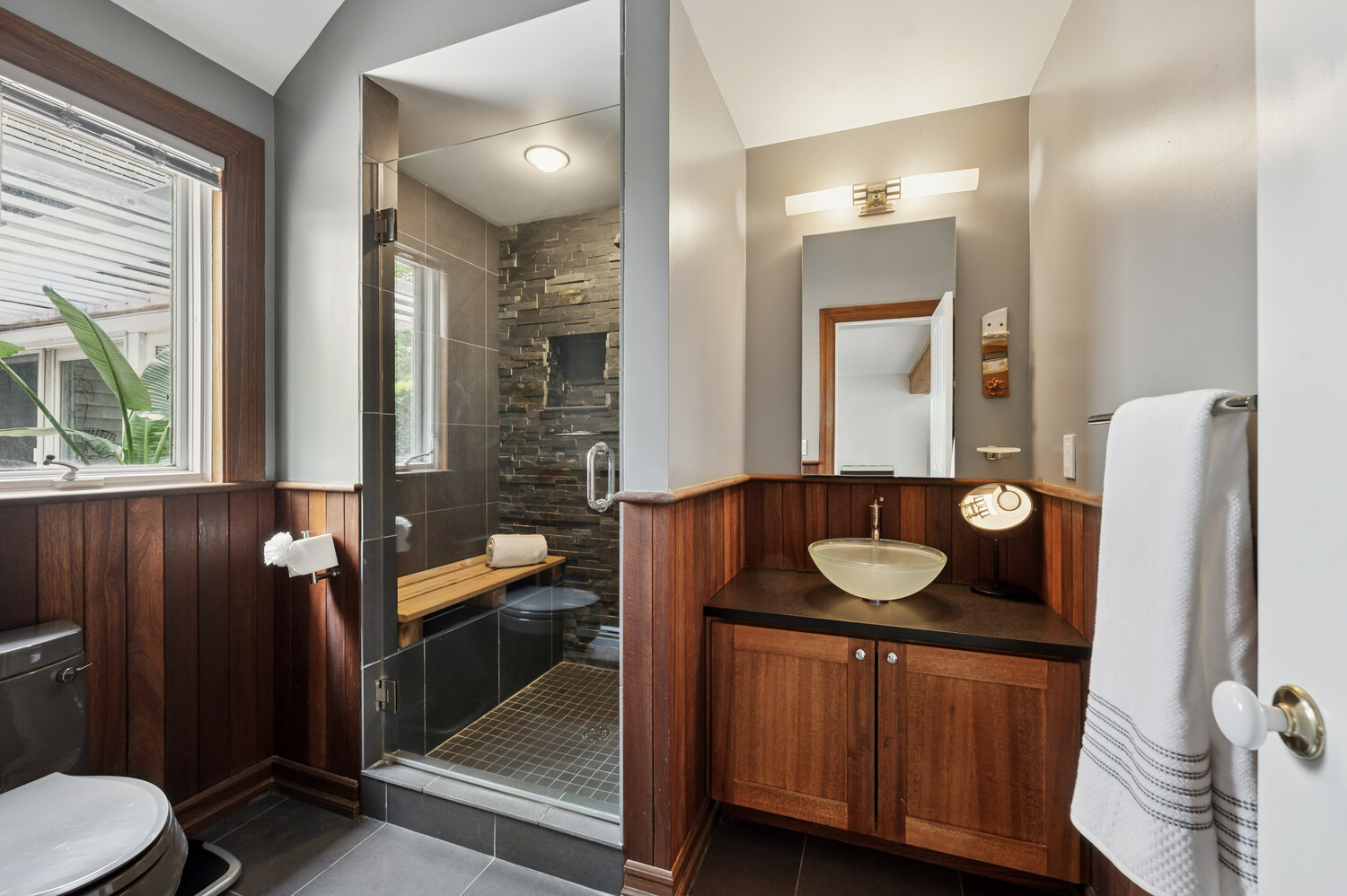 18 Flying Point Rd Southampton. MEDIA HAMPTONS FOR CORCORAN