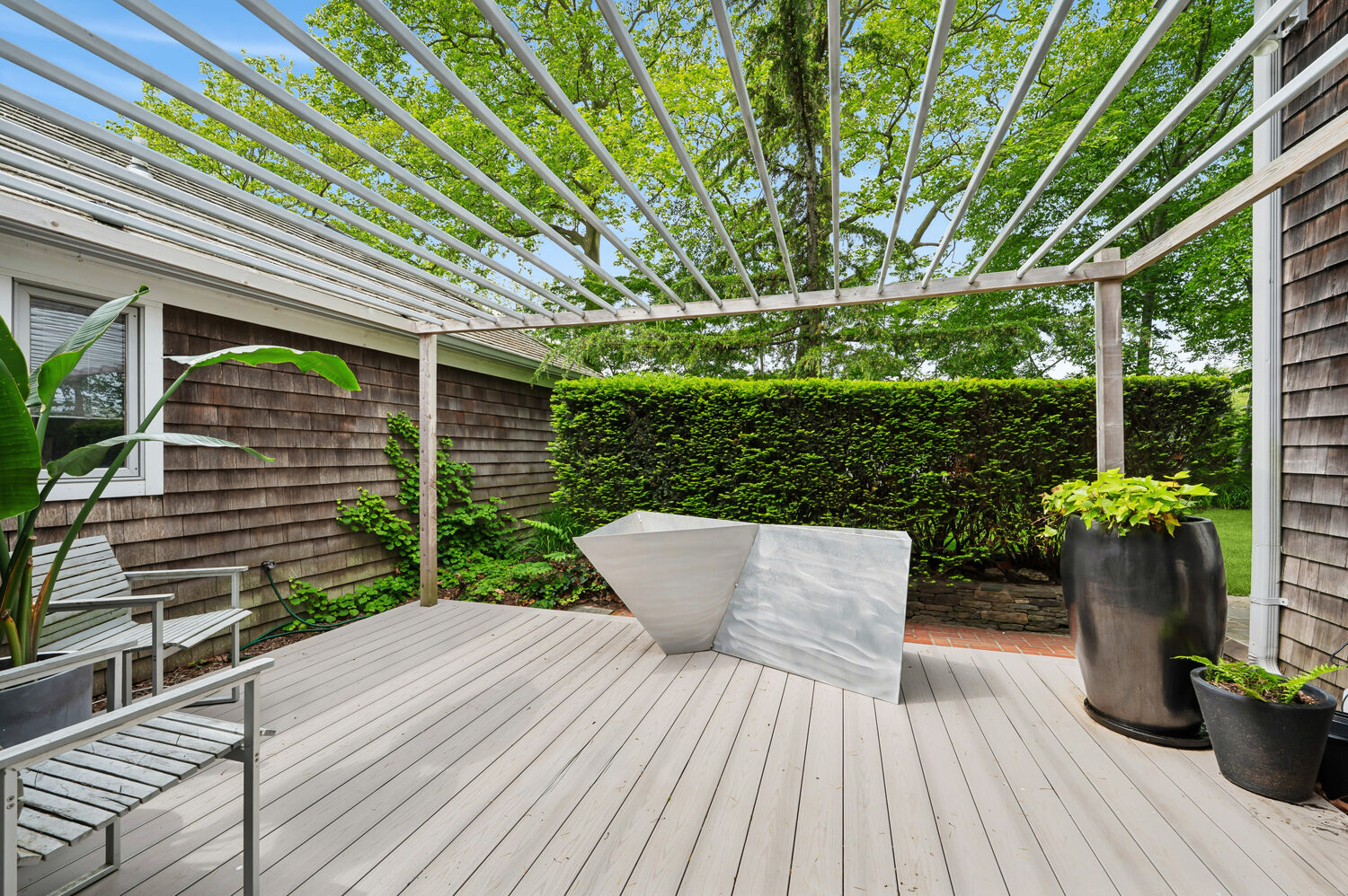 18 Flying Point Rd Southampton. MEDIA HAMPTONS FOR CORCORAN
