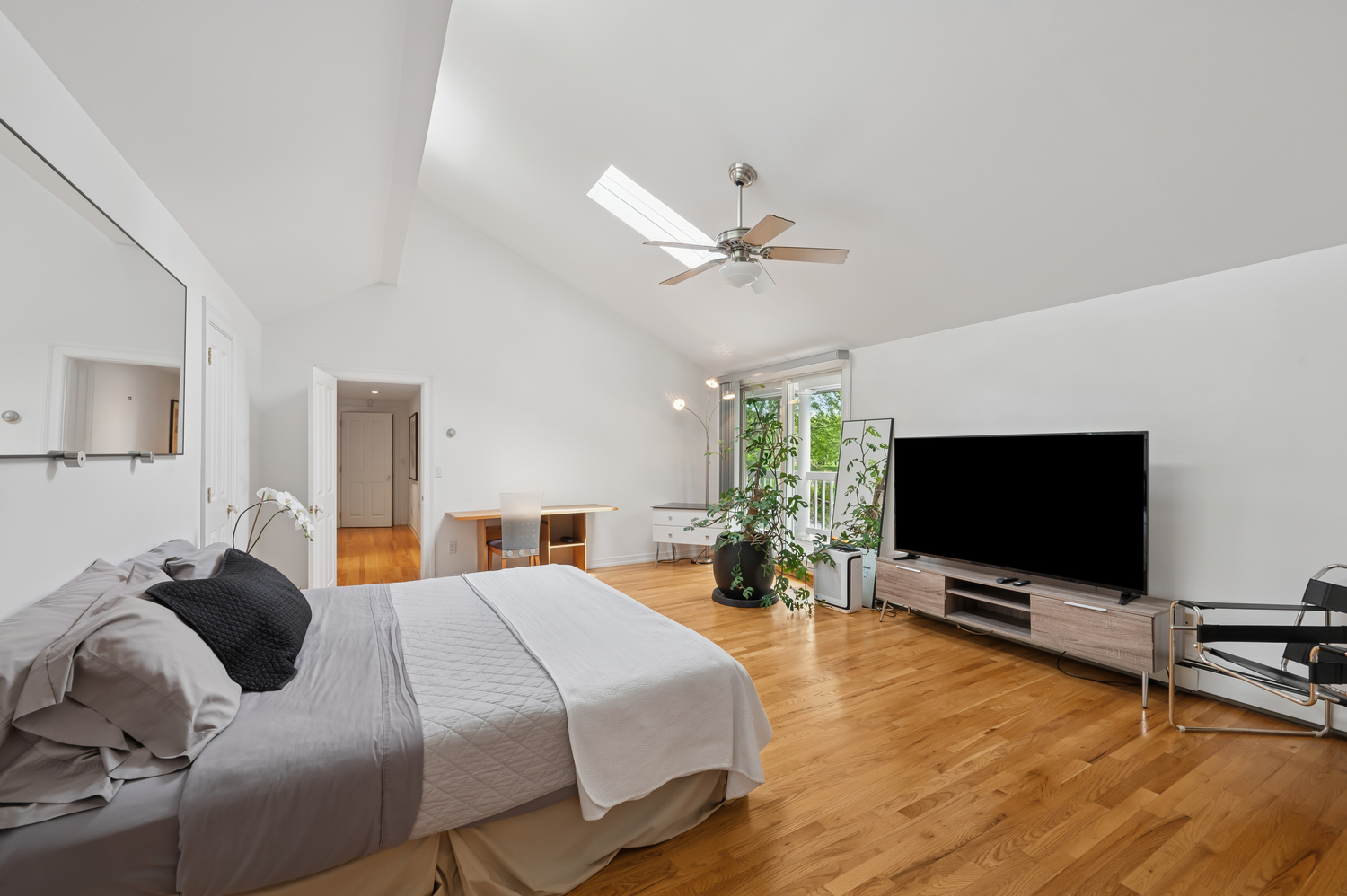 18 Flying Point Rd Southampton. MEDIA HAMPTONS FOR CORCORAN
