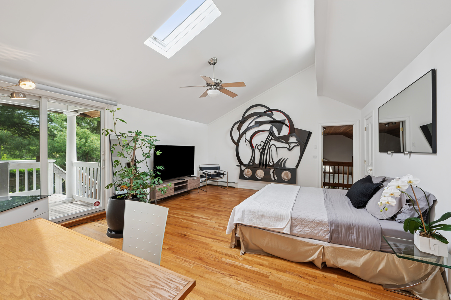 18 Flying Point Rd Southampton. MEDIA HAMPTONS FOR CORCORAN