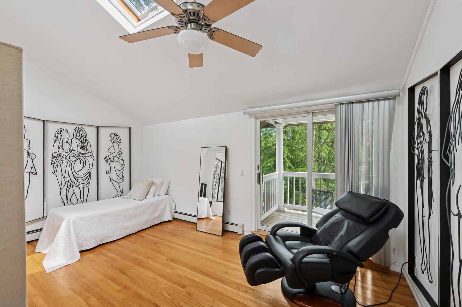 18 Flying Point Rd Southampton. MEDIA HAMPTONS FOR CORCORAN