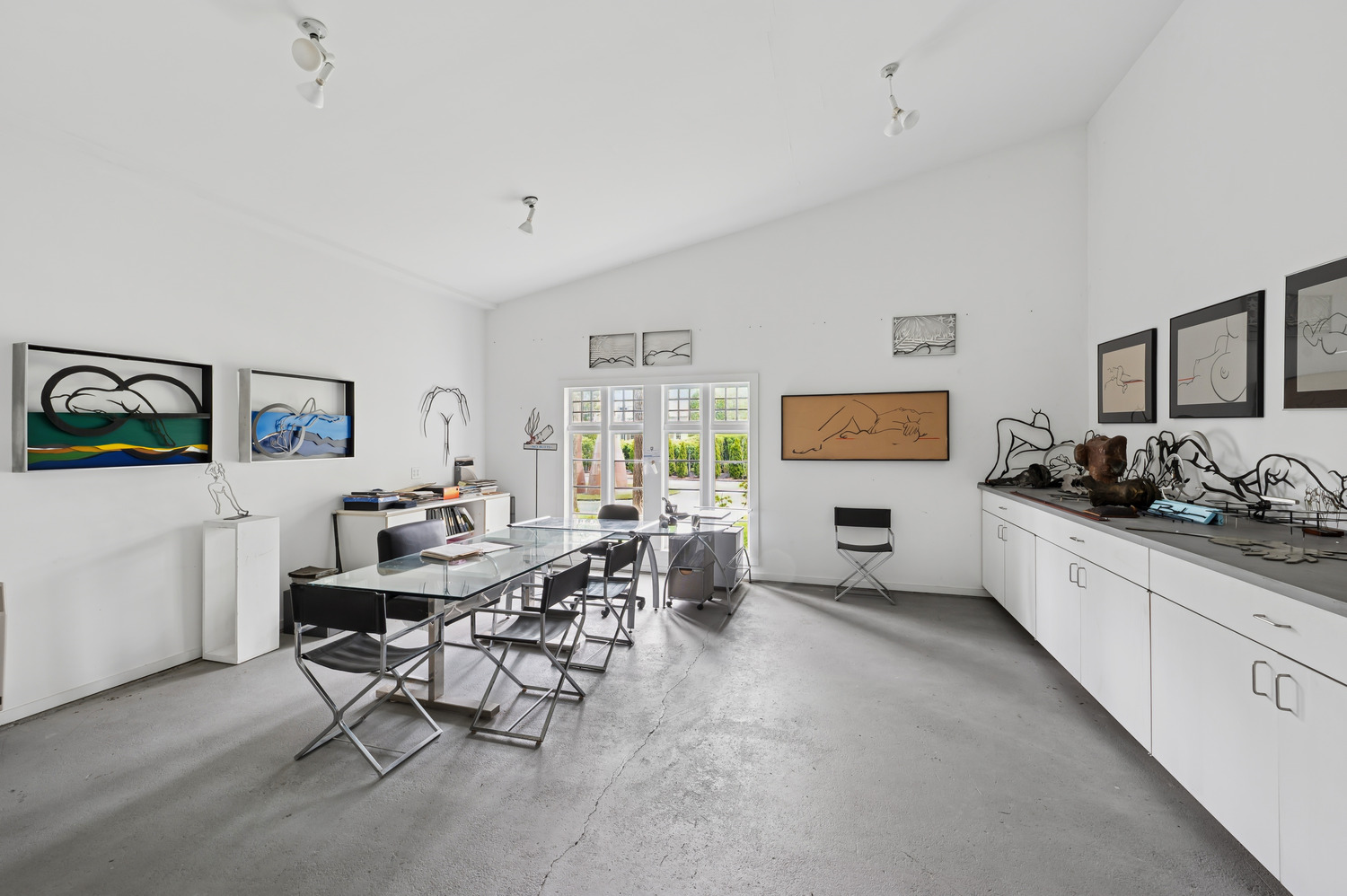 18 Flying Point Rd Southampton. MEDIA HAMPTONS FOR CORCORAN